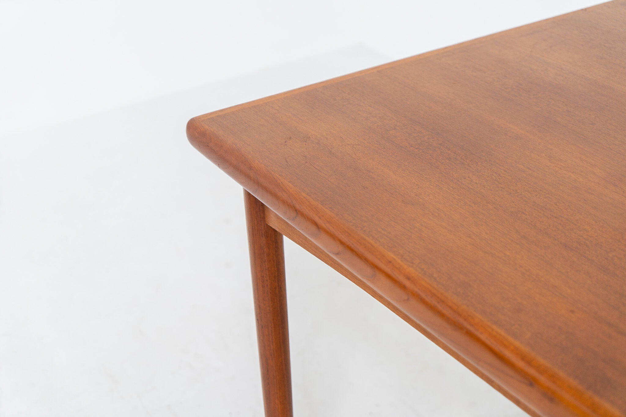 Extendable dining table by Skøvby Møbelfabrik