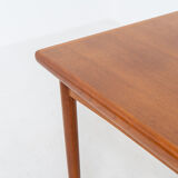 Extendable dining table by Skøvby Møbelfabrik