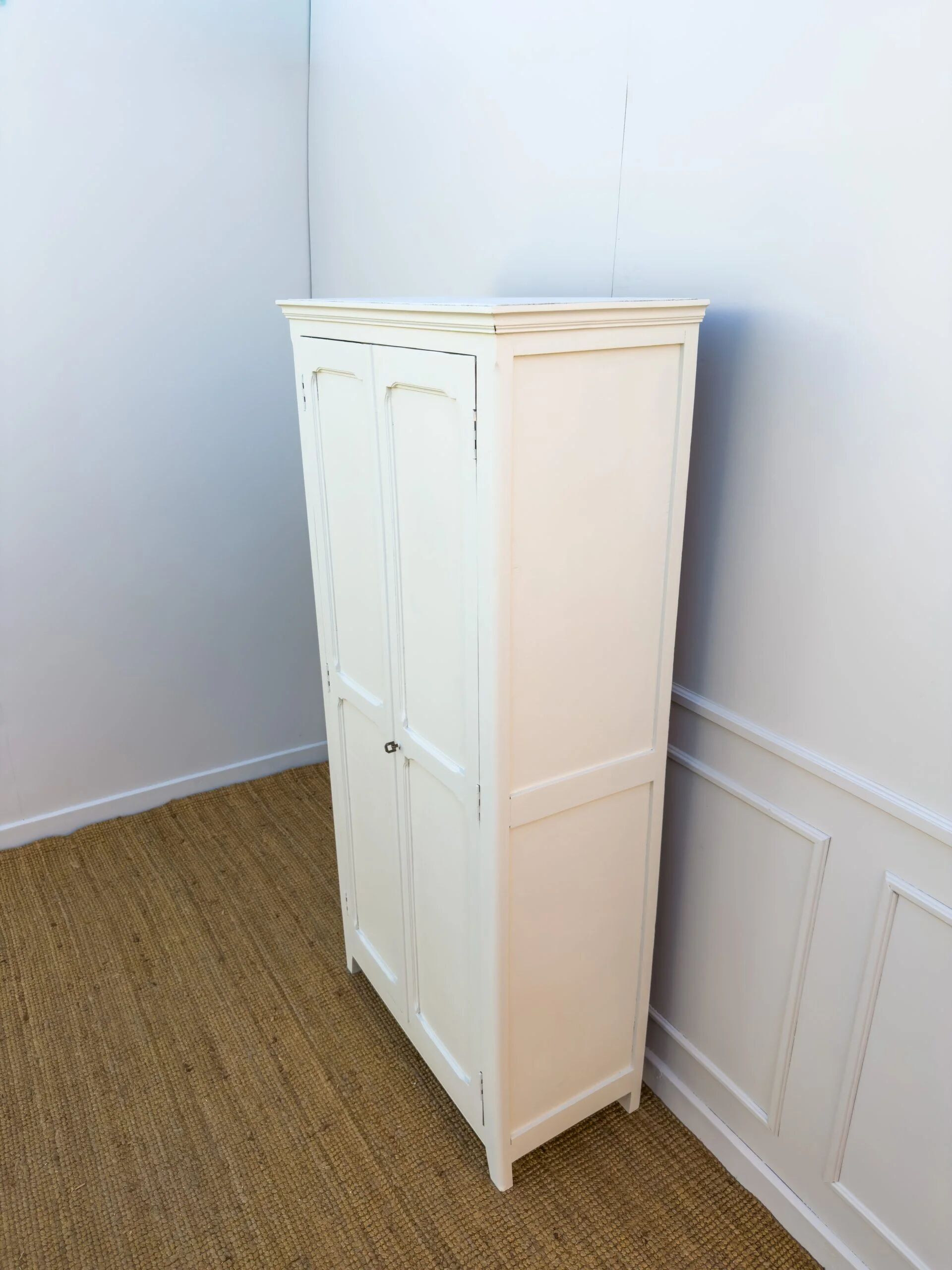 Armoire parisienne