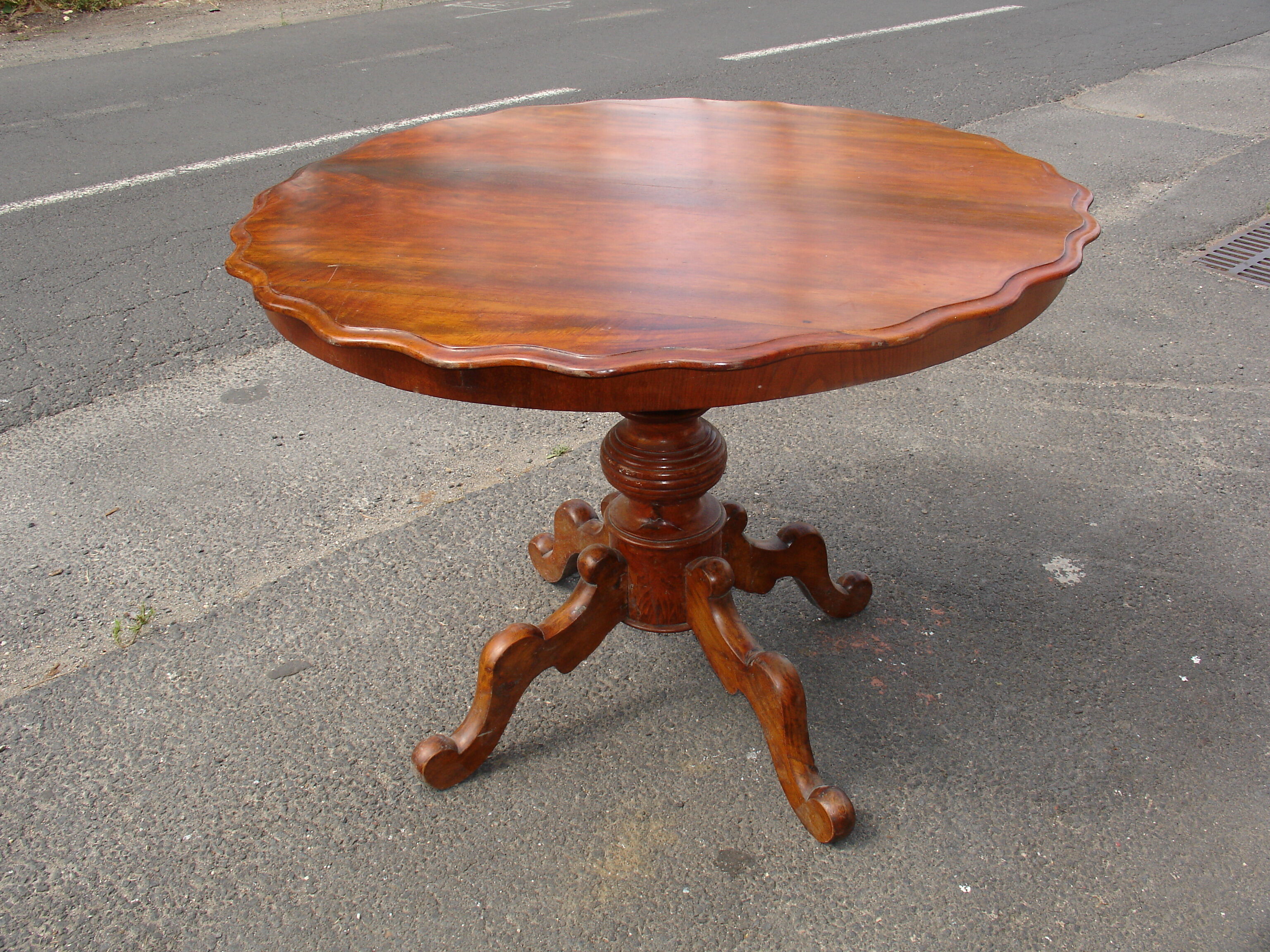 19th century walnut pedestal table