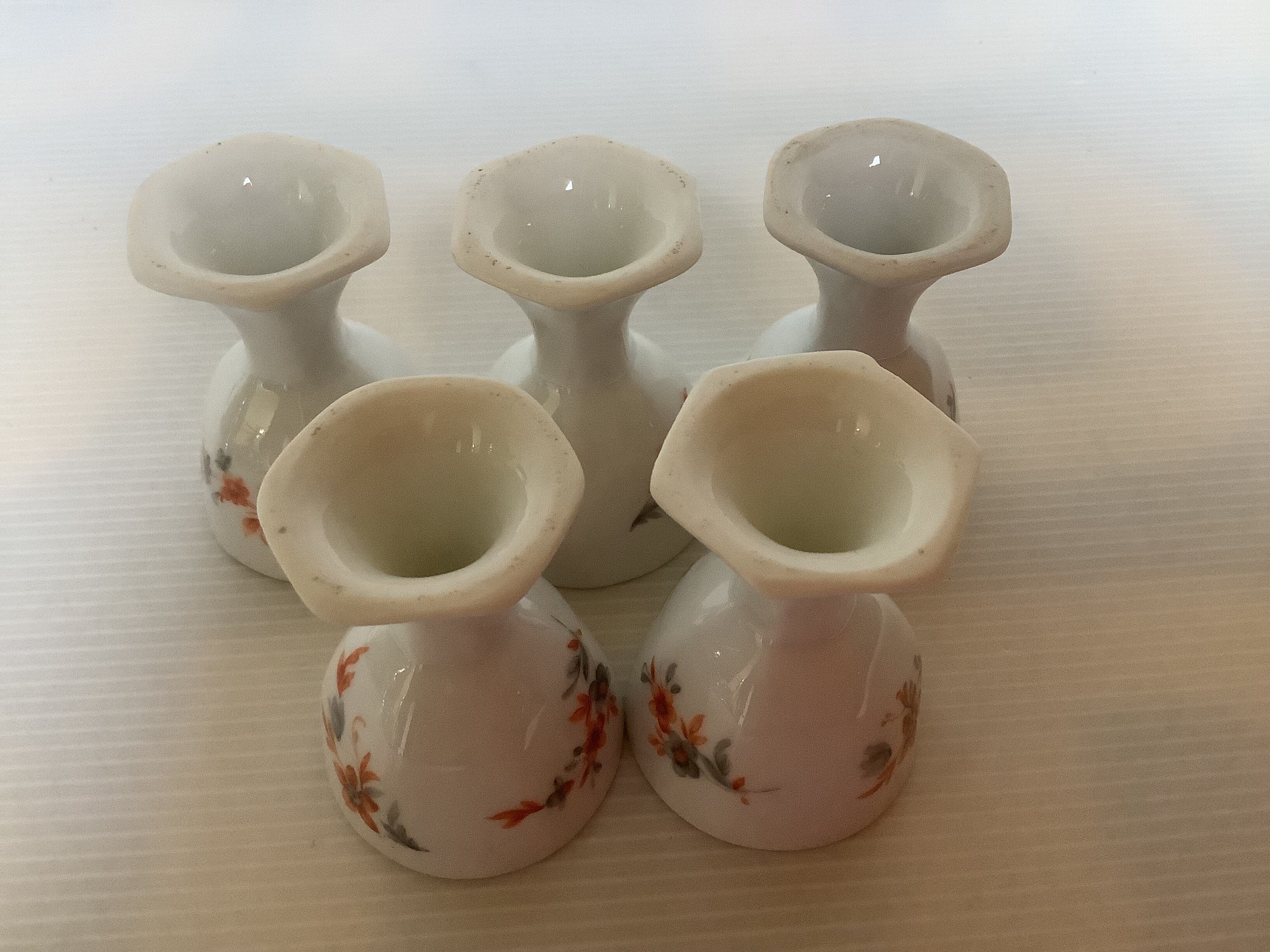 Five ancient cockerry orange and gray flowers foot polygon