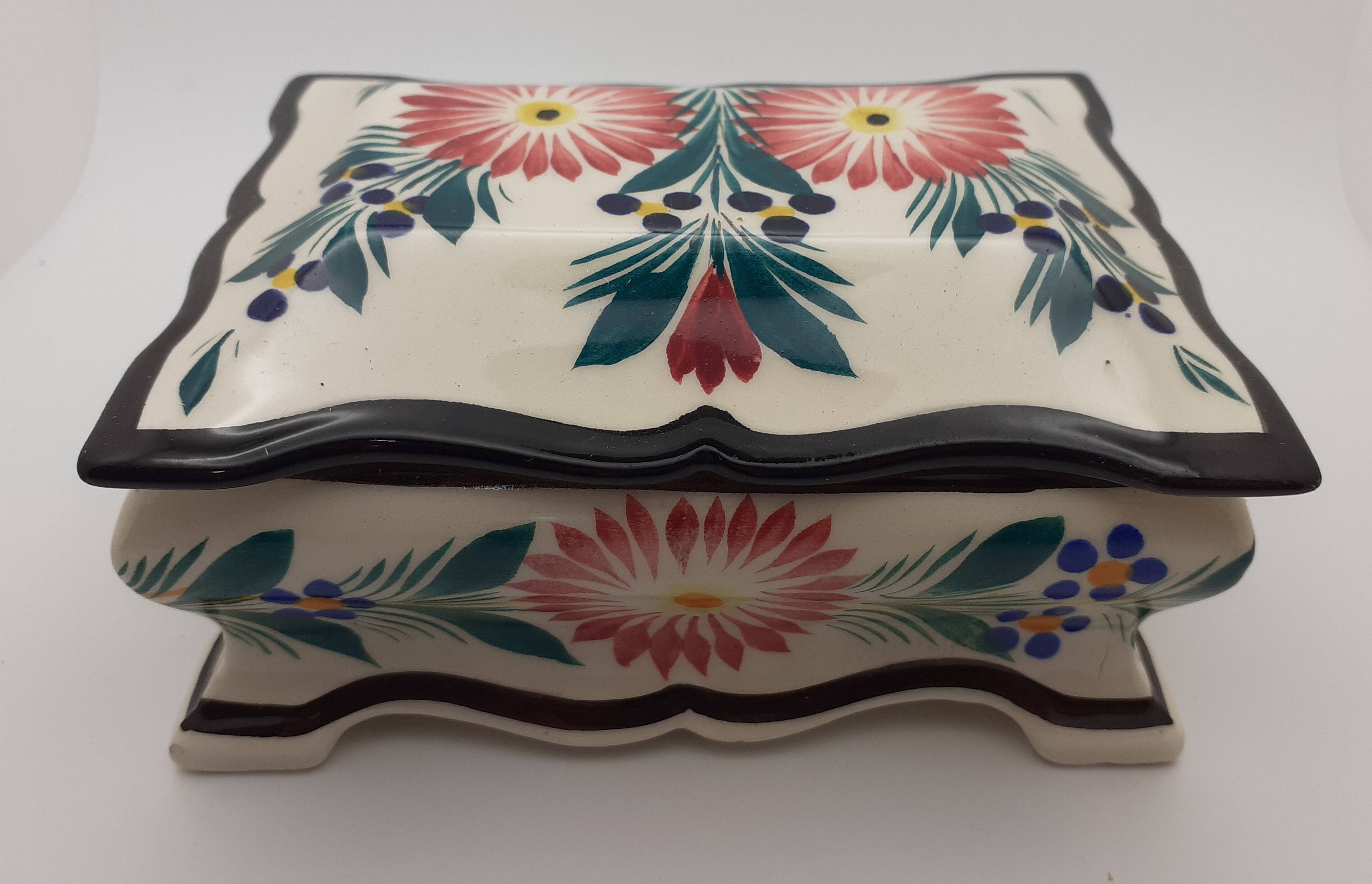 HB Quimper / Hand-decorated ceramic box