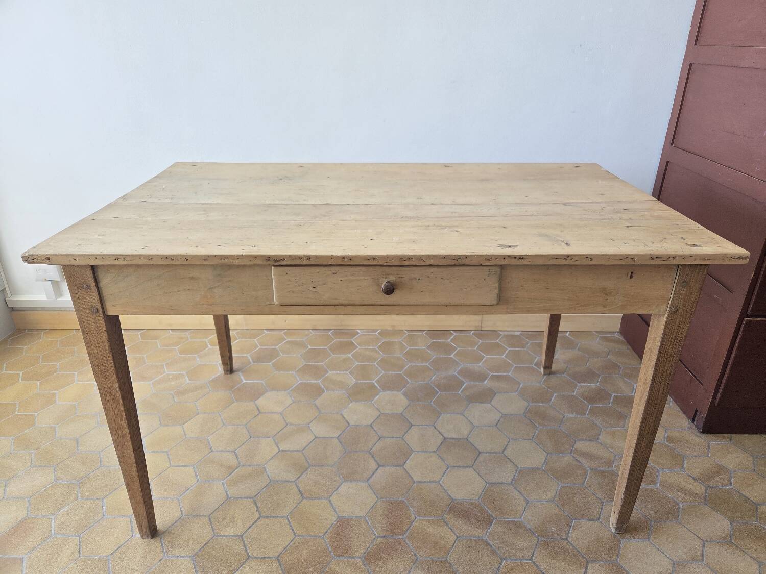 Old farmhouse table for 4/6 people.