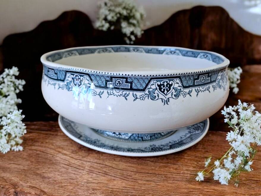 Antique footed bowl in Saint-Amand earthenware (Nord)
