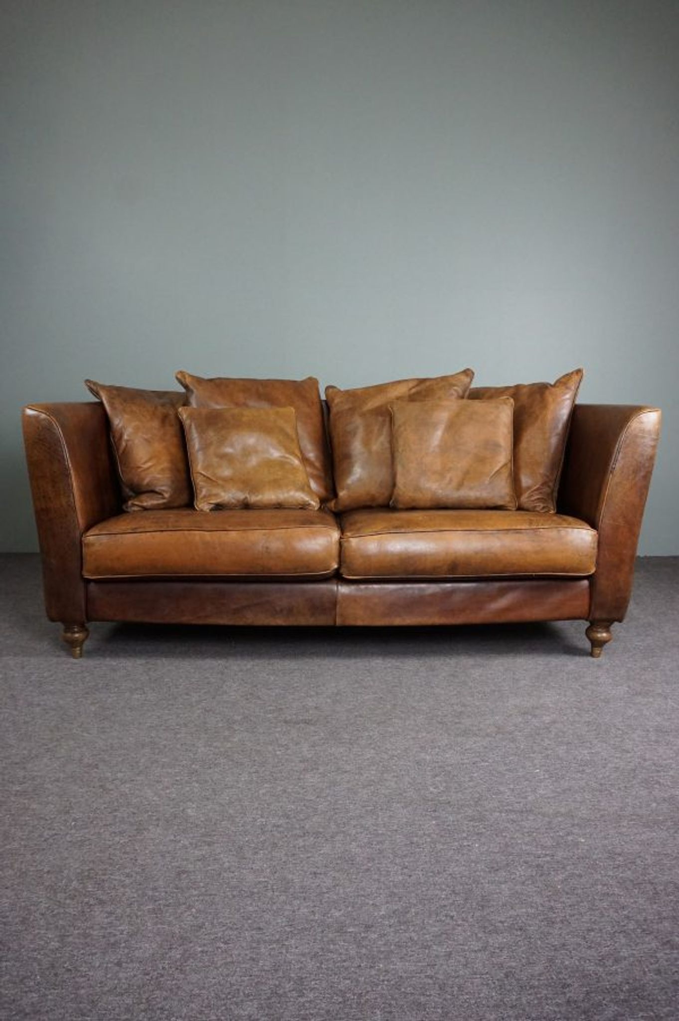 Contemporary classic sofa in sheepskin 2.5 seats