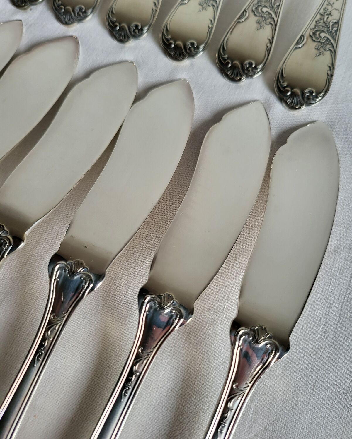 12 silver-plated metal fish cutlery pieces by Guildar, 24 pieces.
