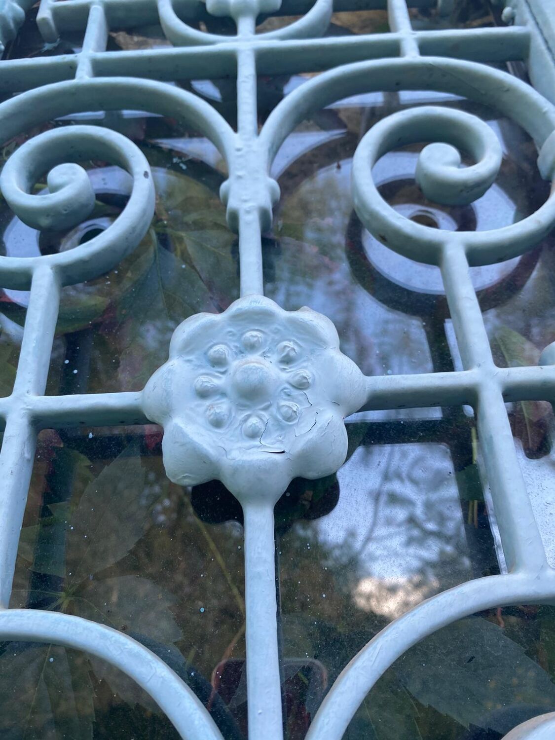 Entrance door in solid oak, cast iron grille, 1930s