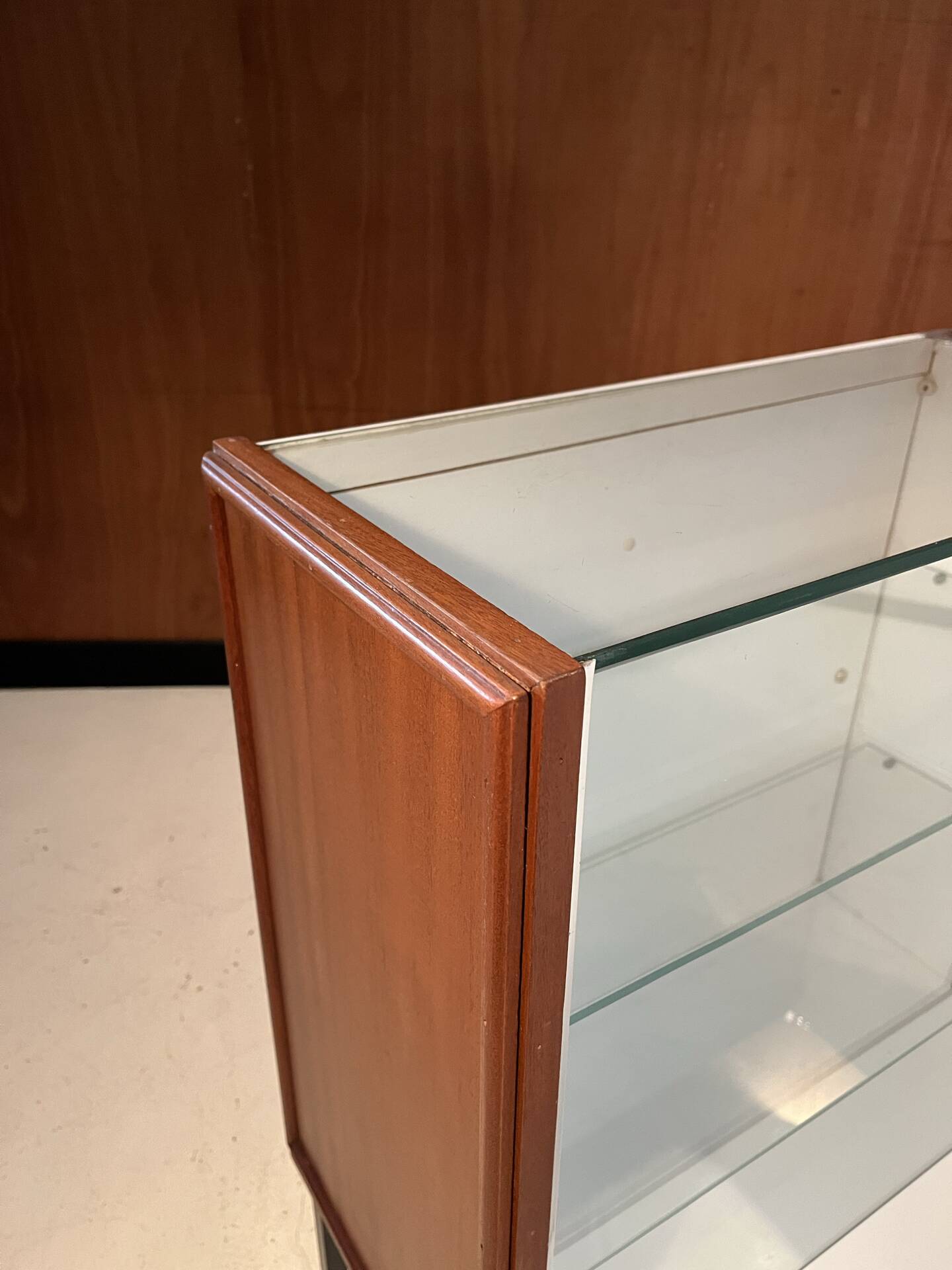 Comptoir de commerce / vitrine des années 60