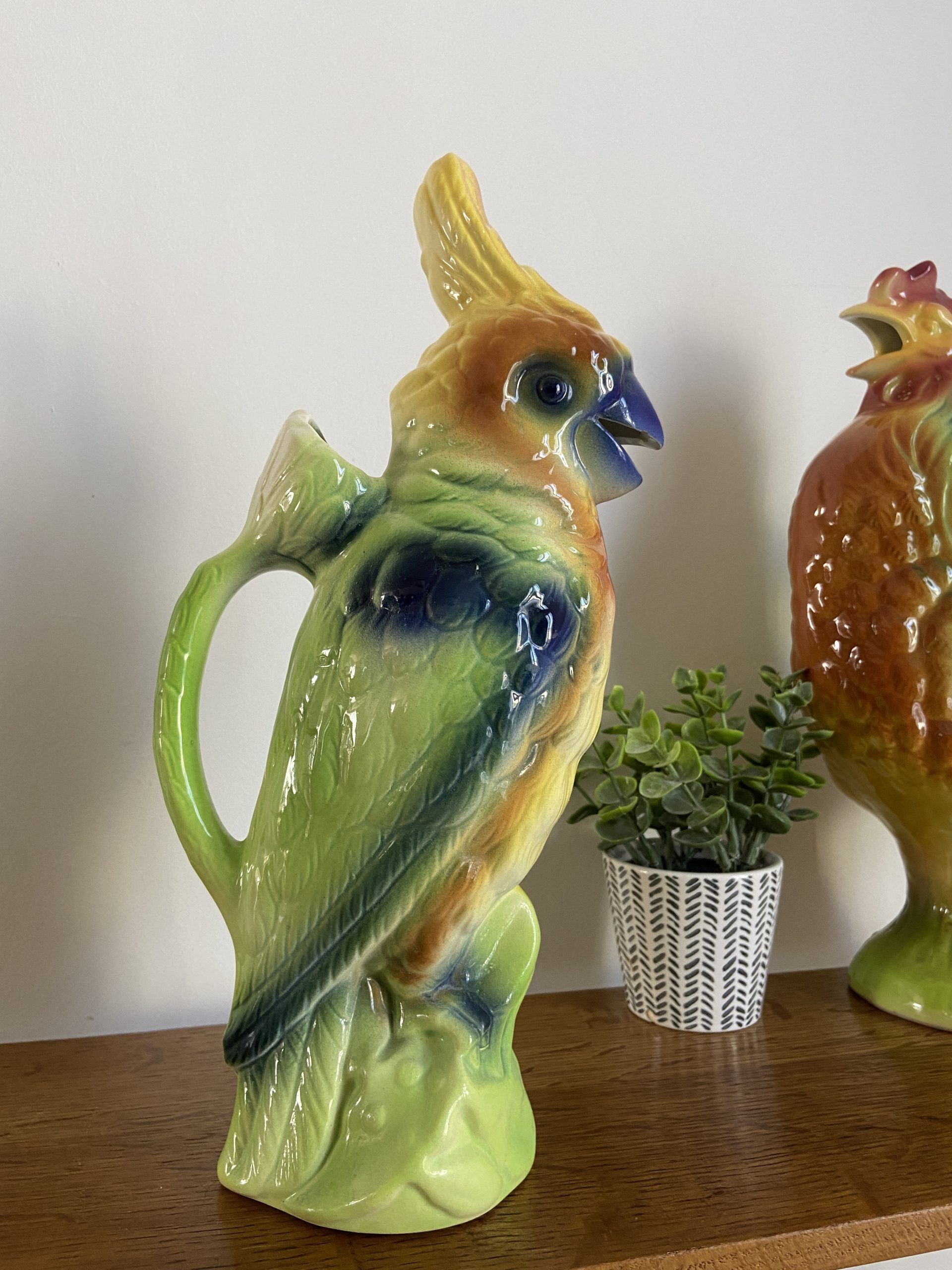 PARROT PITCHER IN ST CLEMENT'S SLURRY