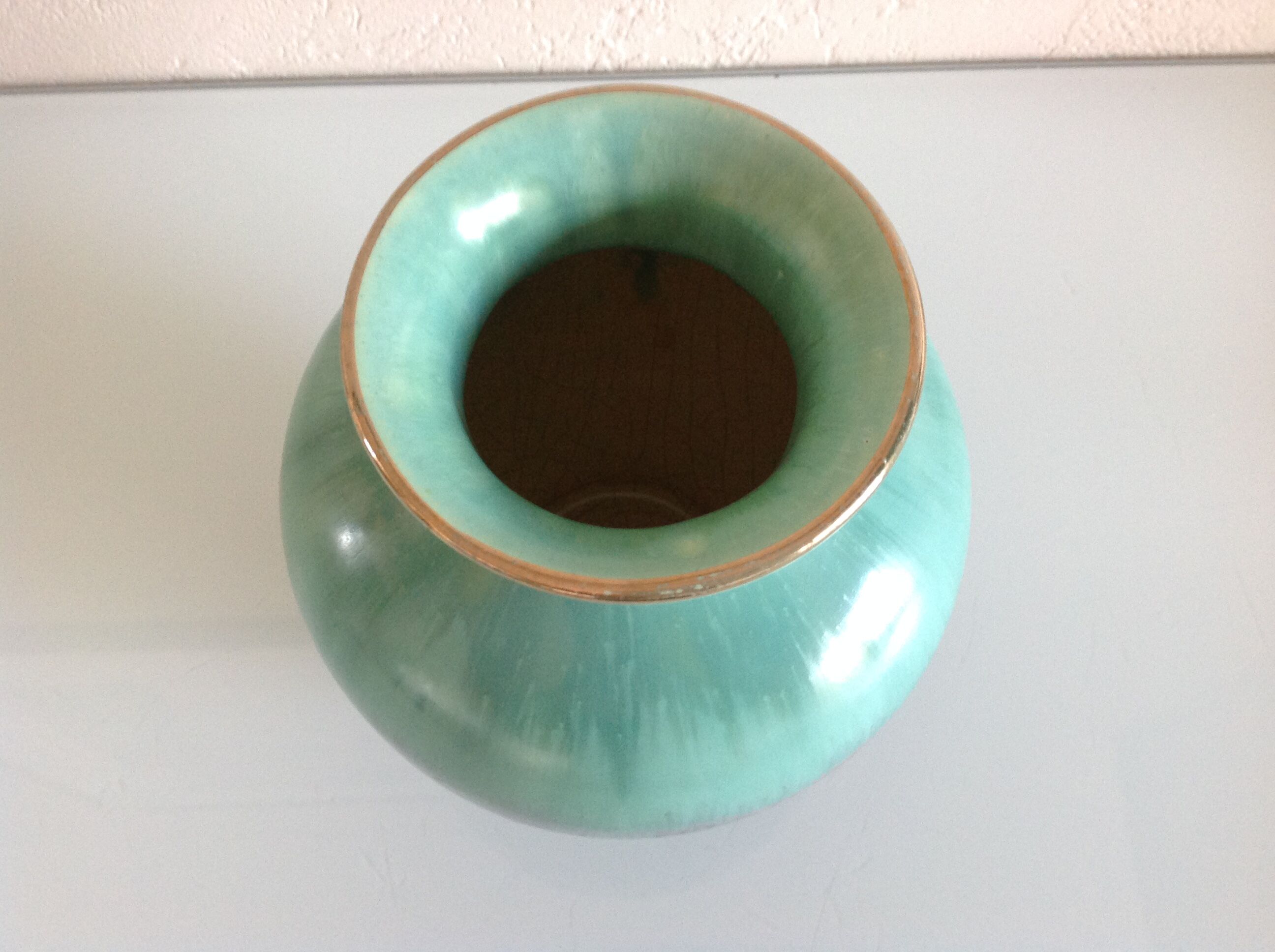 Green and black cermal ball vase 60
