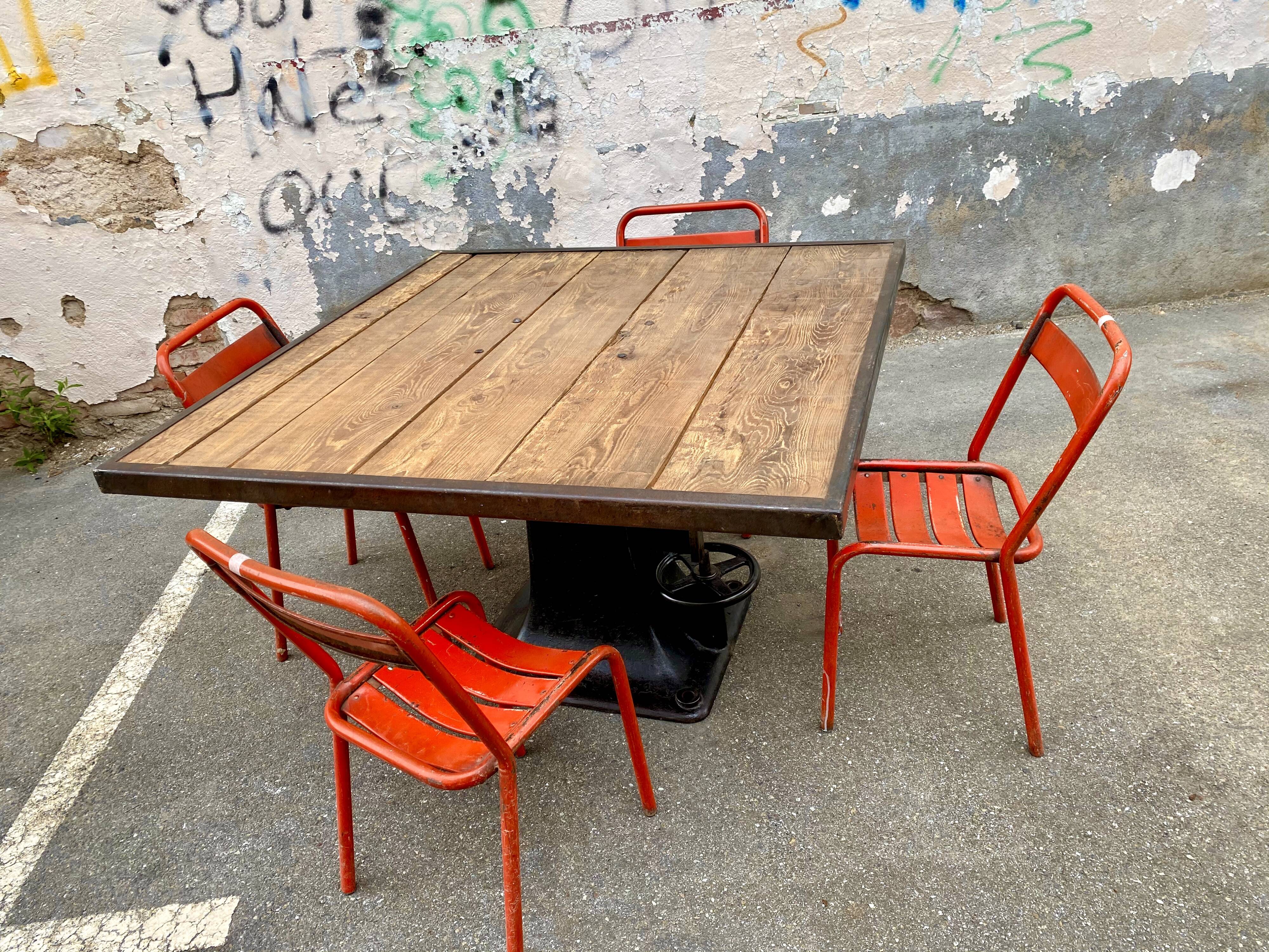 Cast-foot square industrial table