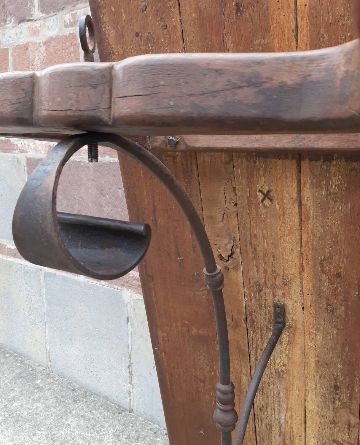 Spanish table with oak lyre legs (19th century)
