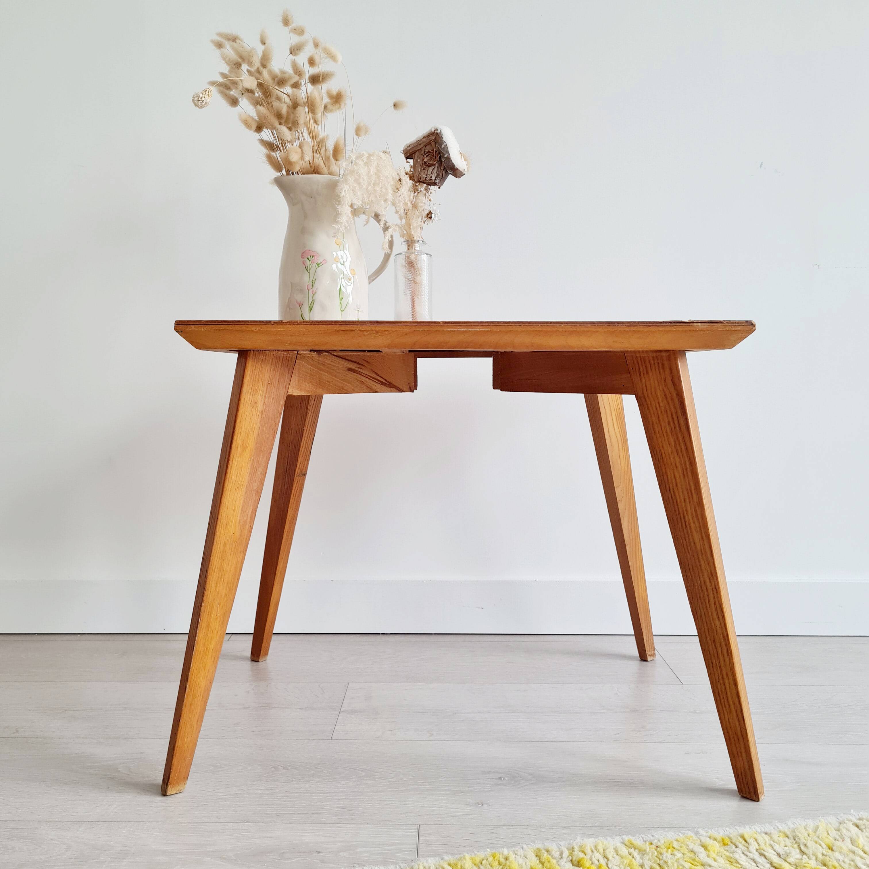 Table basse pieds compas dessus marqueté