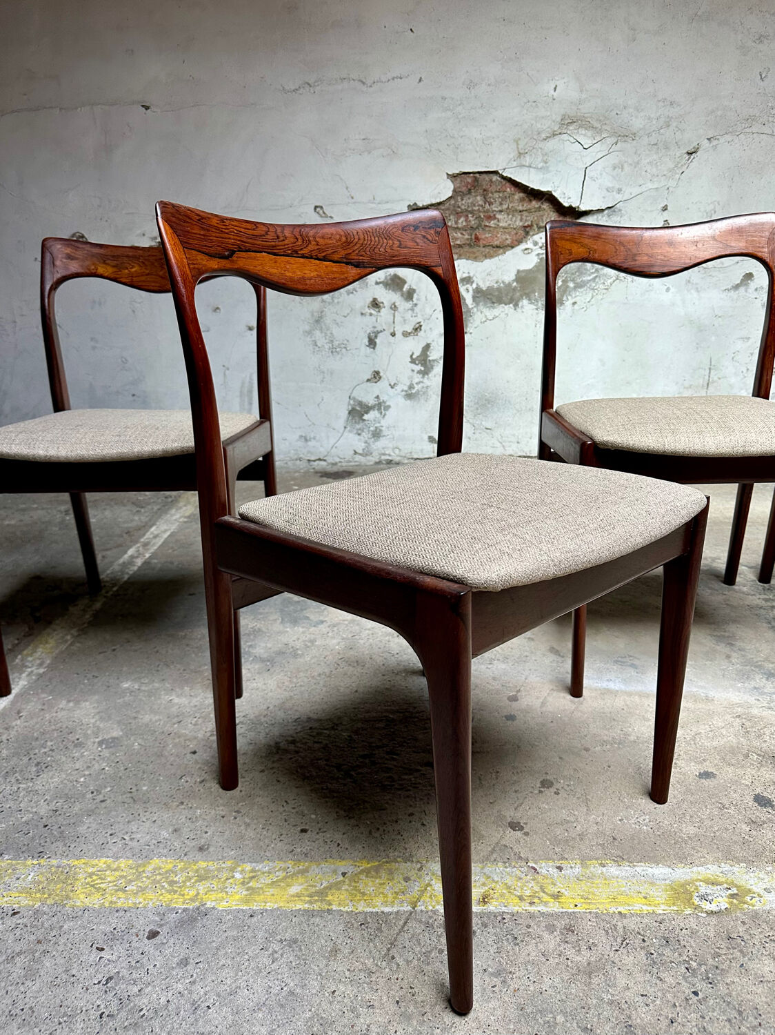 Set of 4 Vintage Dining Chairs by AWA – 1960s