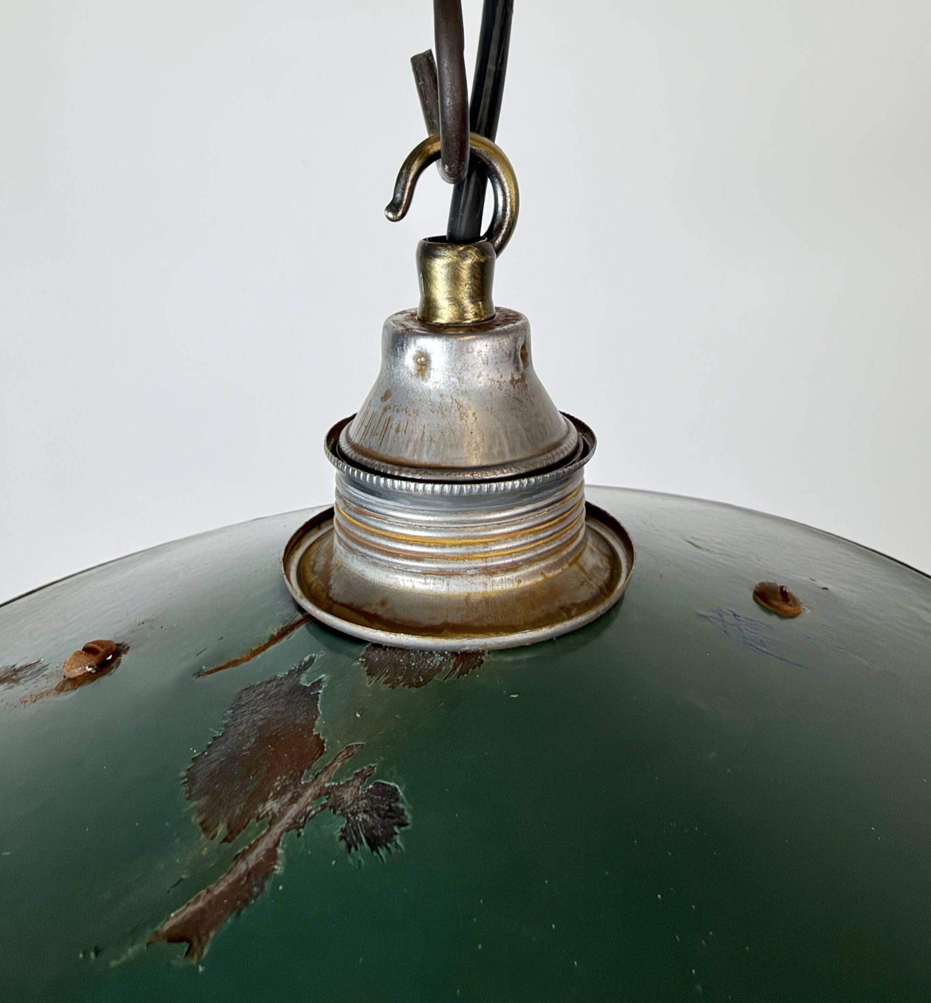 Lumière émaillée verte industrielle, années 1950