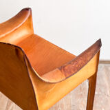 Paire de fauteuils Cab 413 par Mario Bellini en cuir beige patiné, Cassina