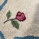 Tapis en laine blanc et bleu fleuri