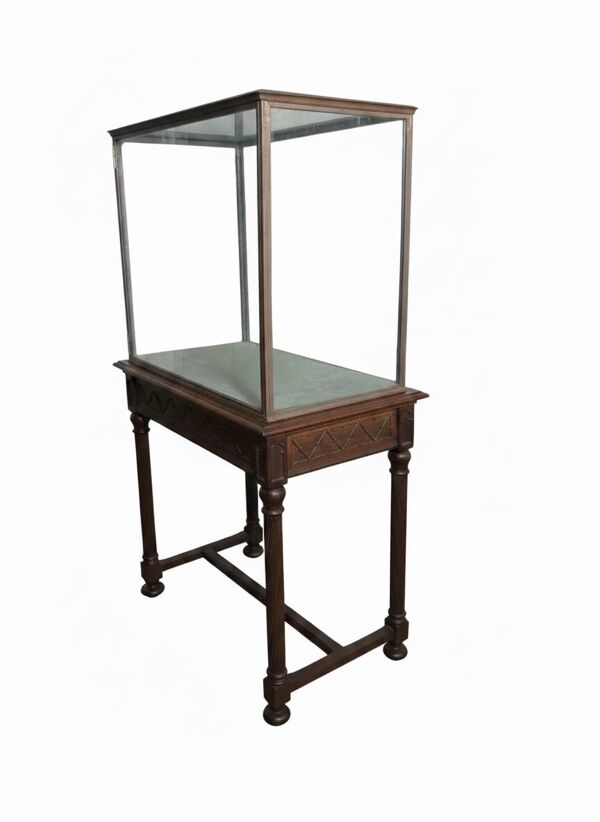 Ancienne vitrine d'exposition Style Néogothique 19 eme