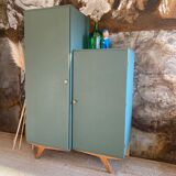 Asymmetrical wardrobe with compass legs