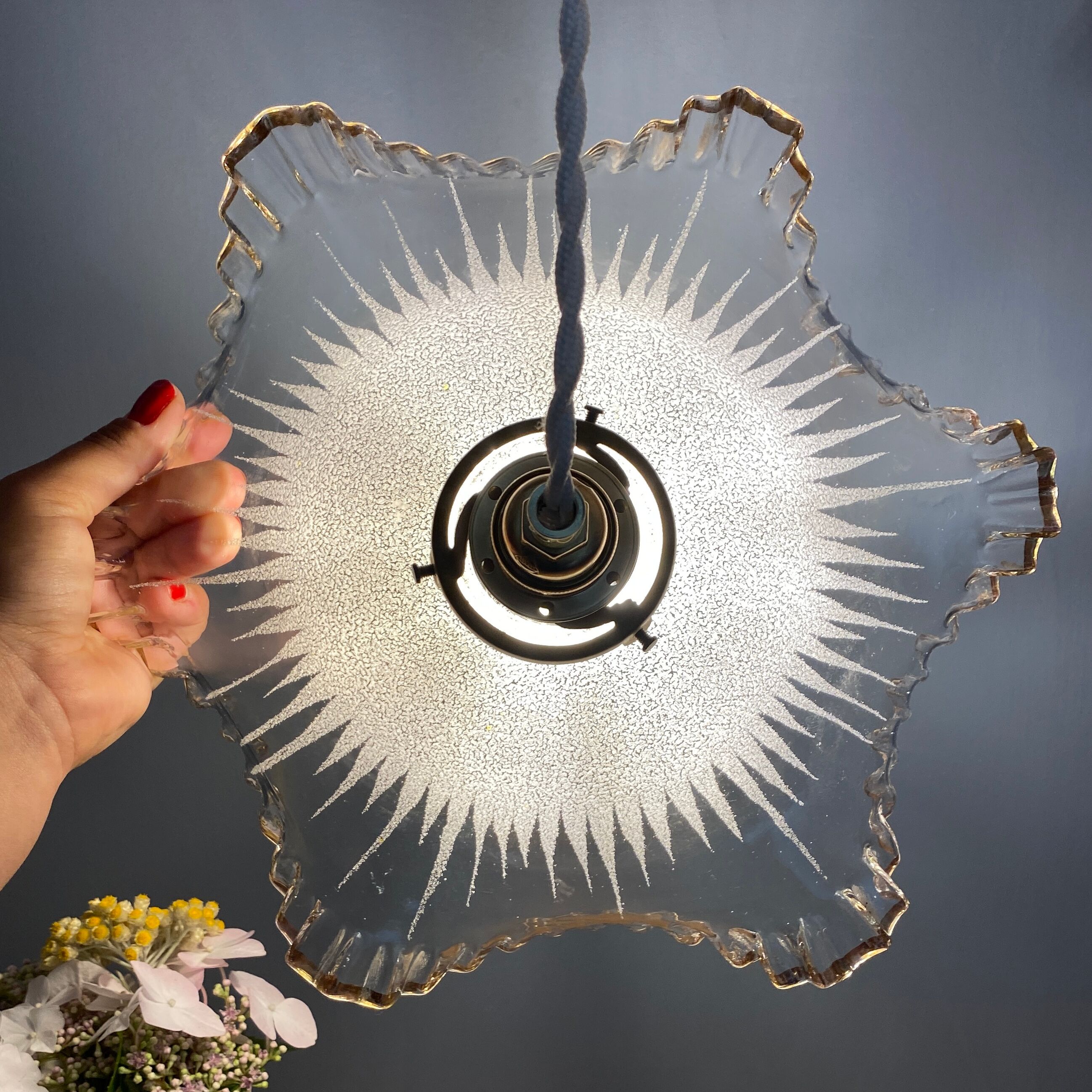 Vintage lampshade pendant lamp in white and gold granite glass