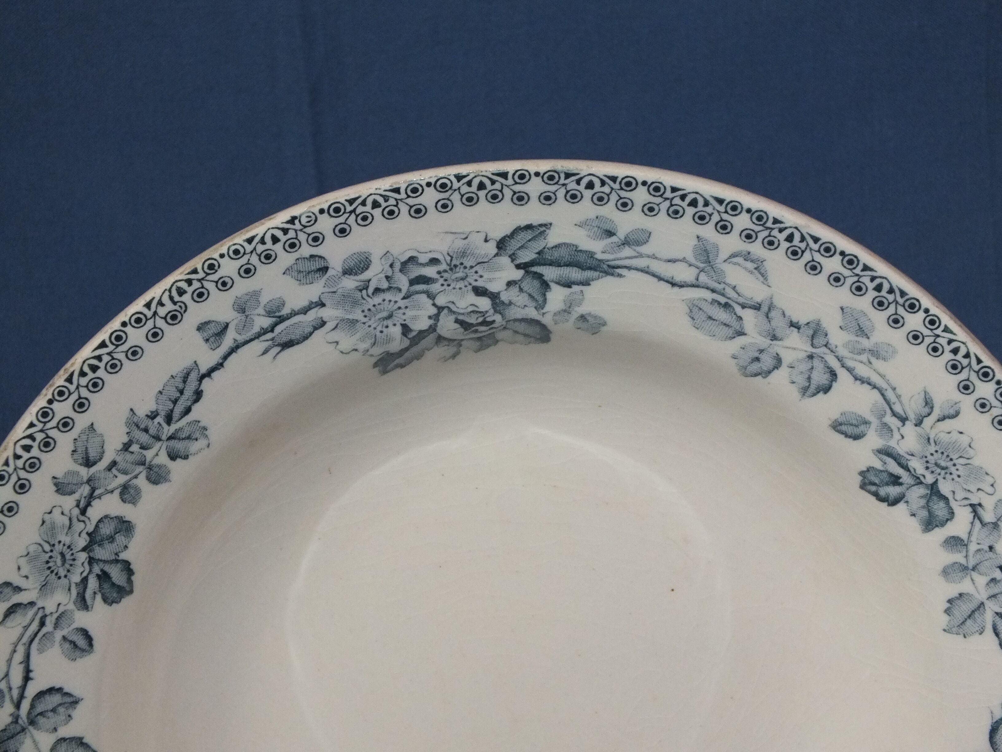 4 Assiettes Guadeloupe creuses en Terre de Fer - HBCM Creil & Montereau