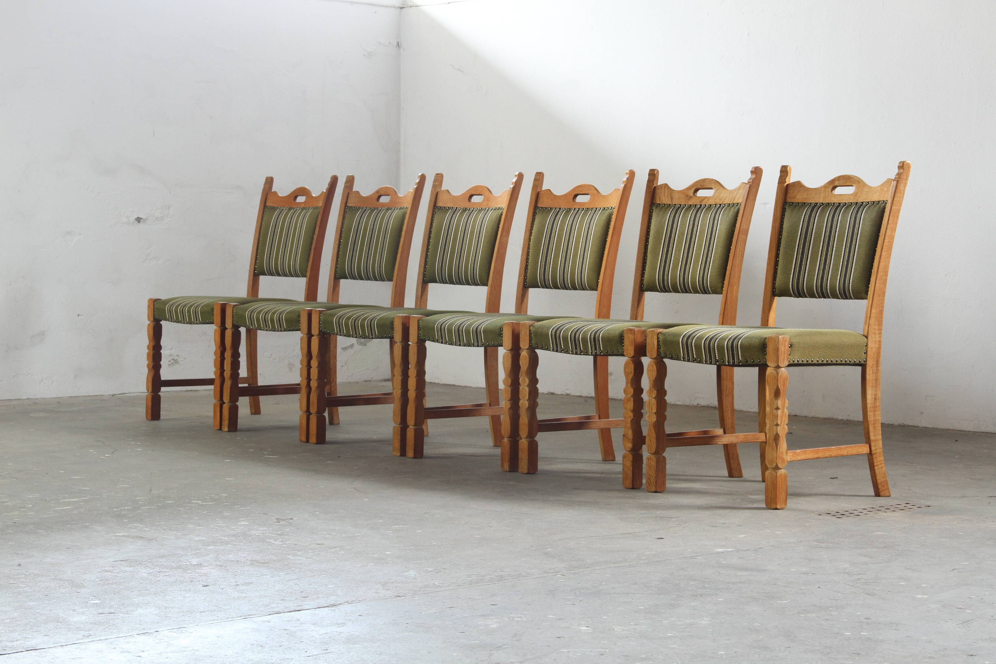 Chaises de salle à manger en chêne danois brutaliste des années 1960 dans le style de H. Kjærnulf