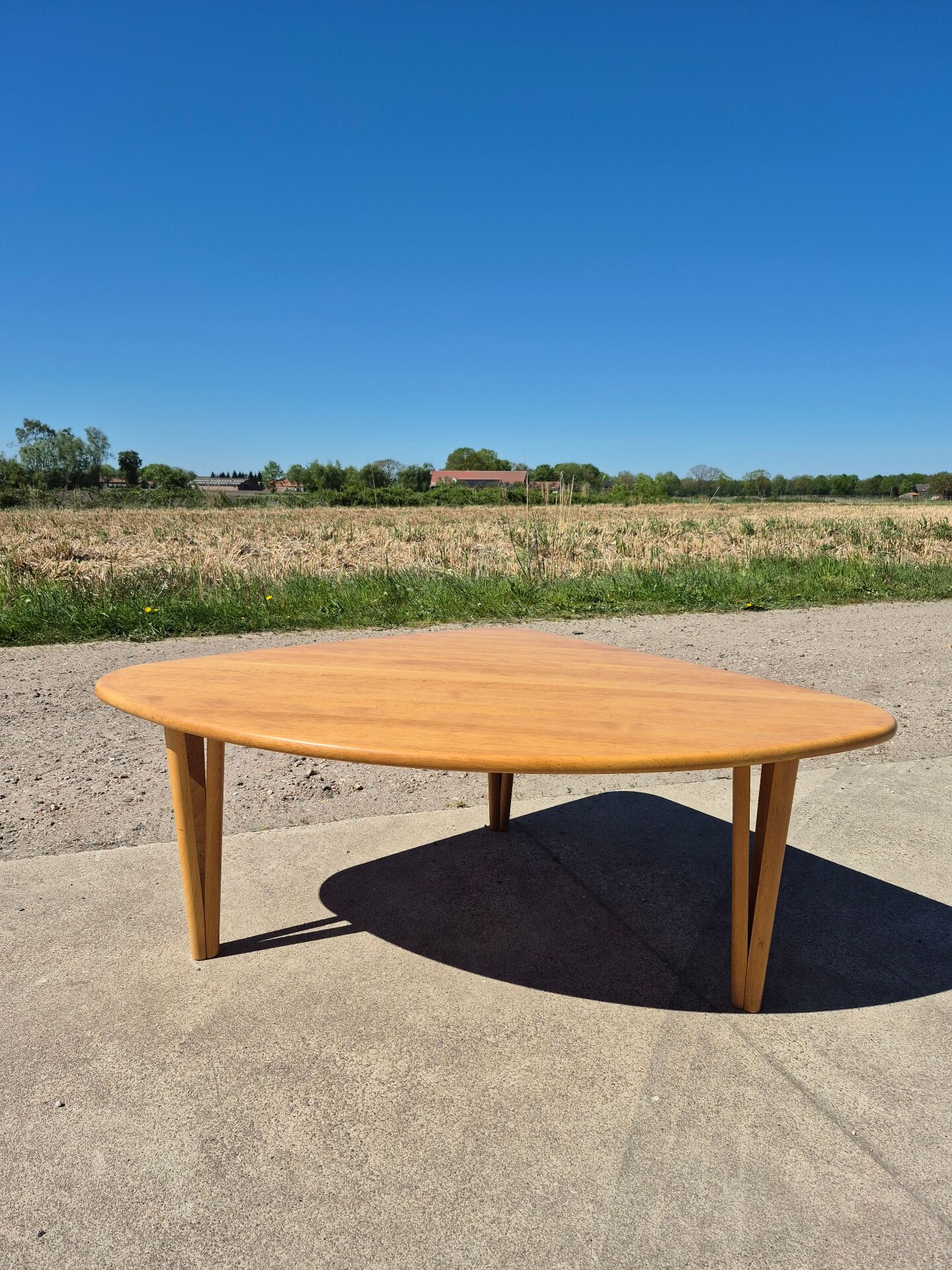 Table basse en design danois, forme organique Snedgergaarden | Selency