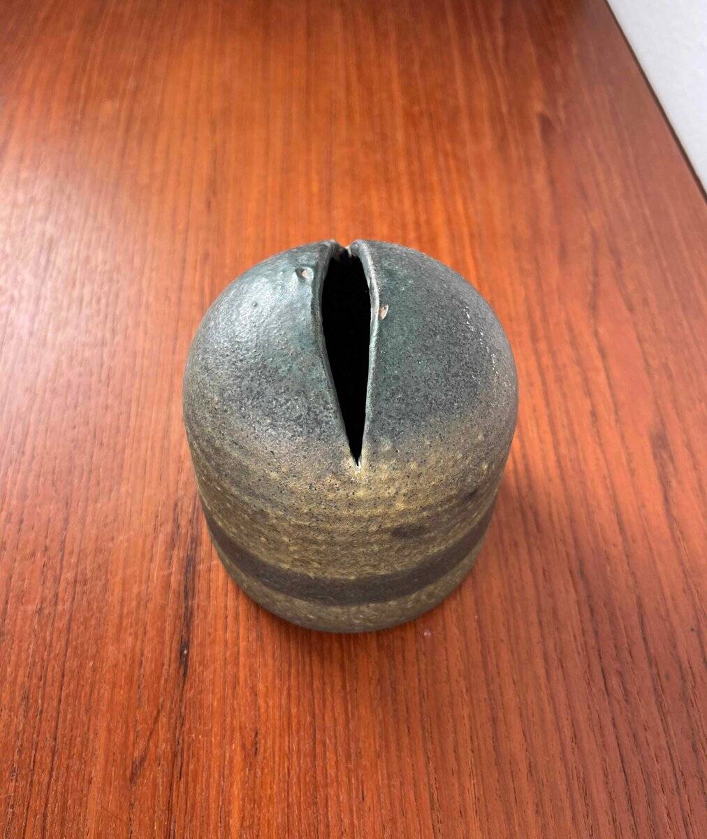 Minimalist vase by Dutch studio from the mid-century by Piet Knepper for Mobach, 1960s.