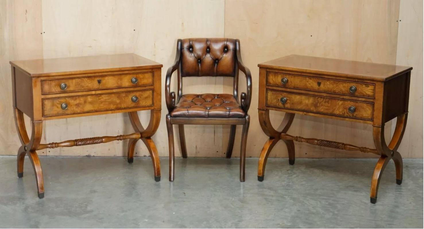 Paire de buffets vintage néoclassique en bois de ronce de chêne