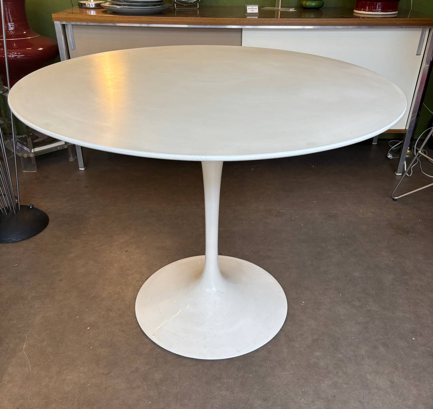 Round table set with 4 chairs E. Saarinen