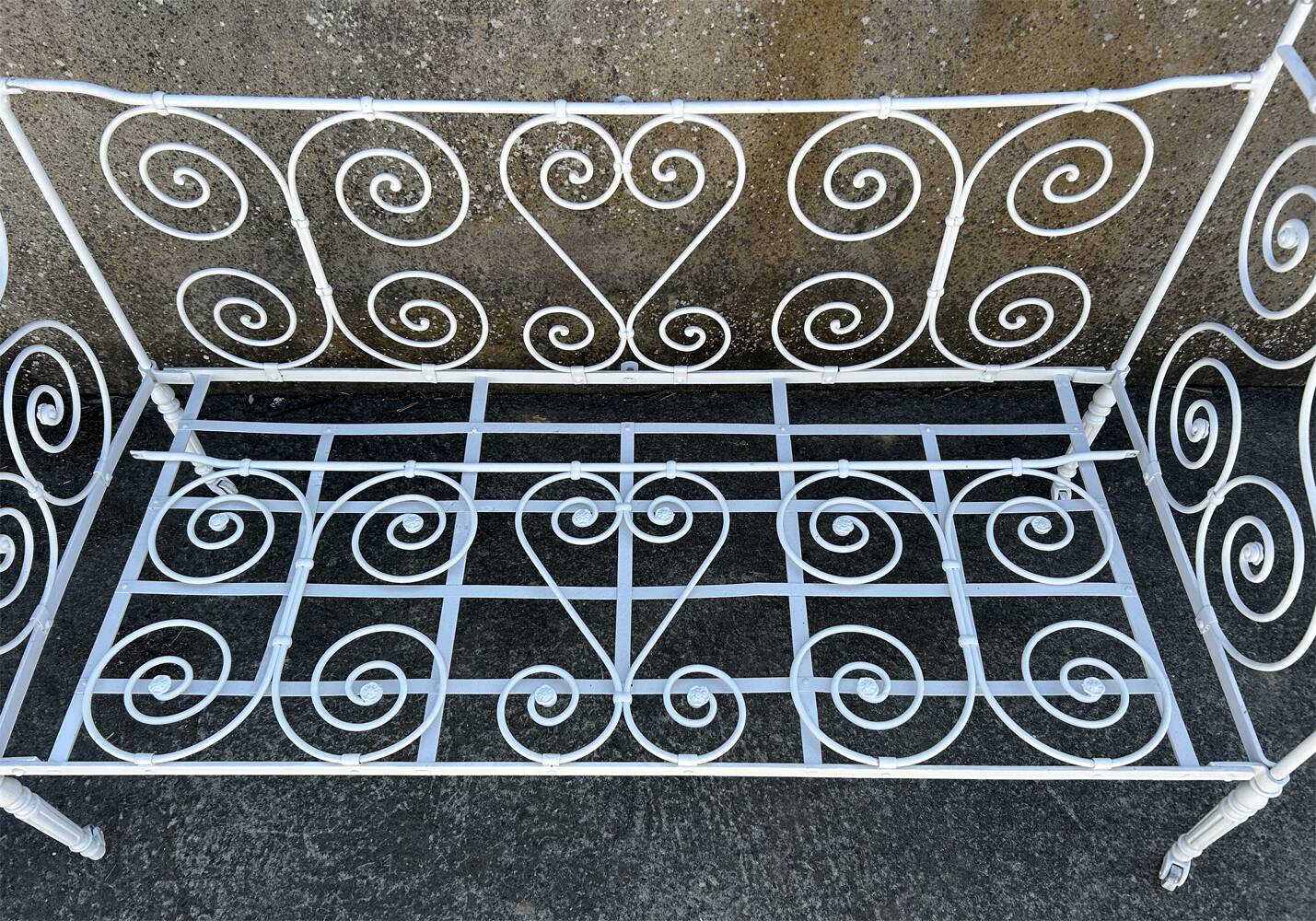 Lit banquette, wrought iron and copper, romantic Napoleonic III style, late 19th century.