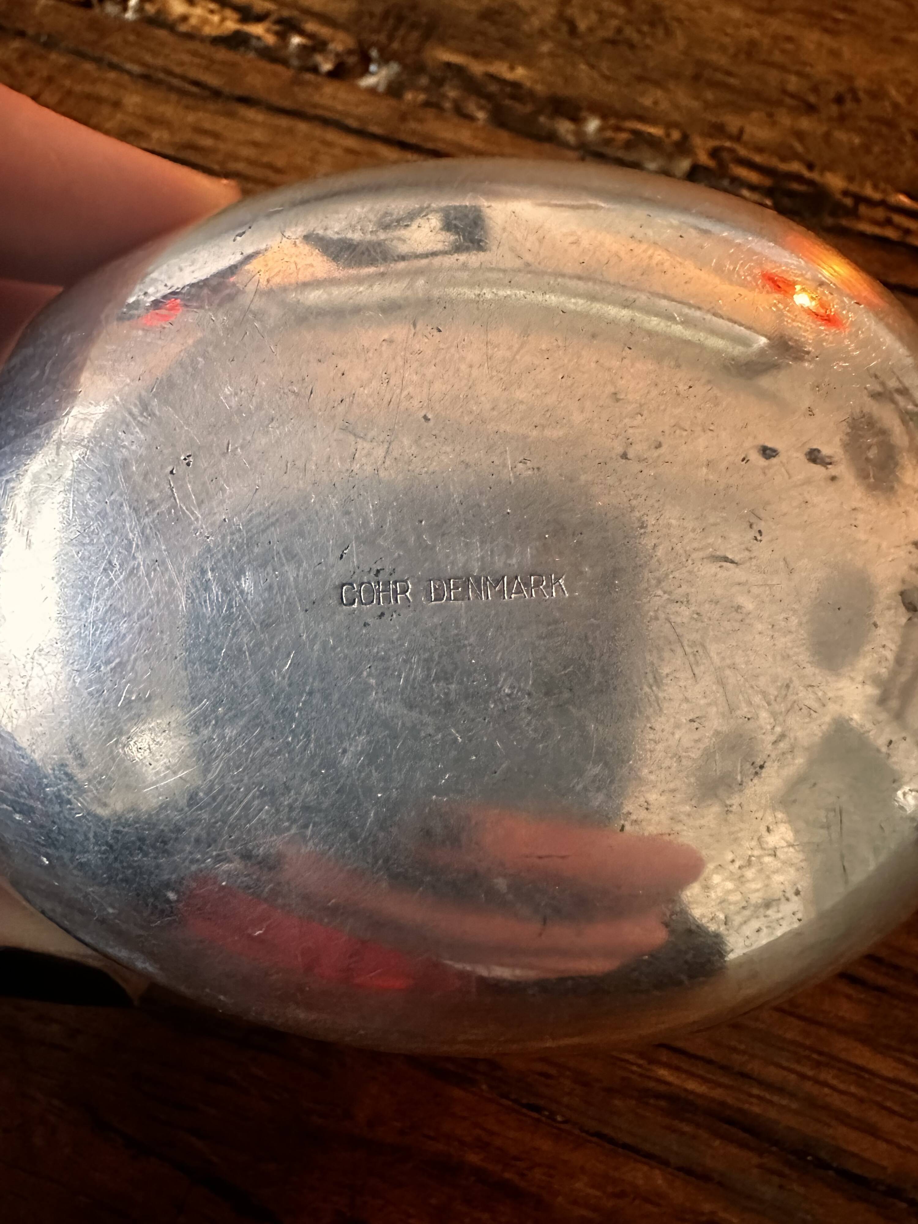 Egg ashtray “the smile” by Carl Cohr