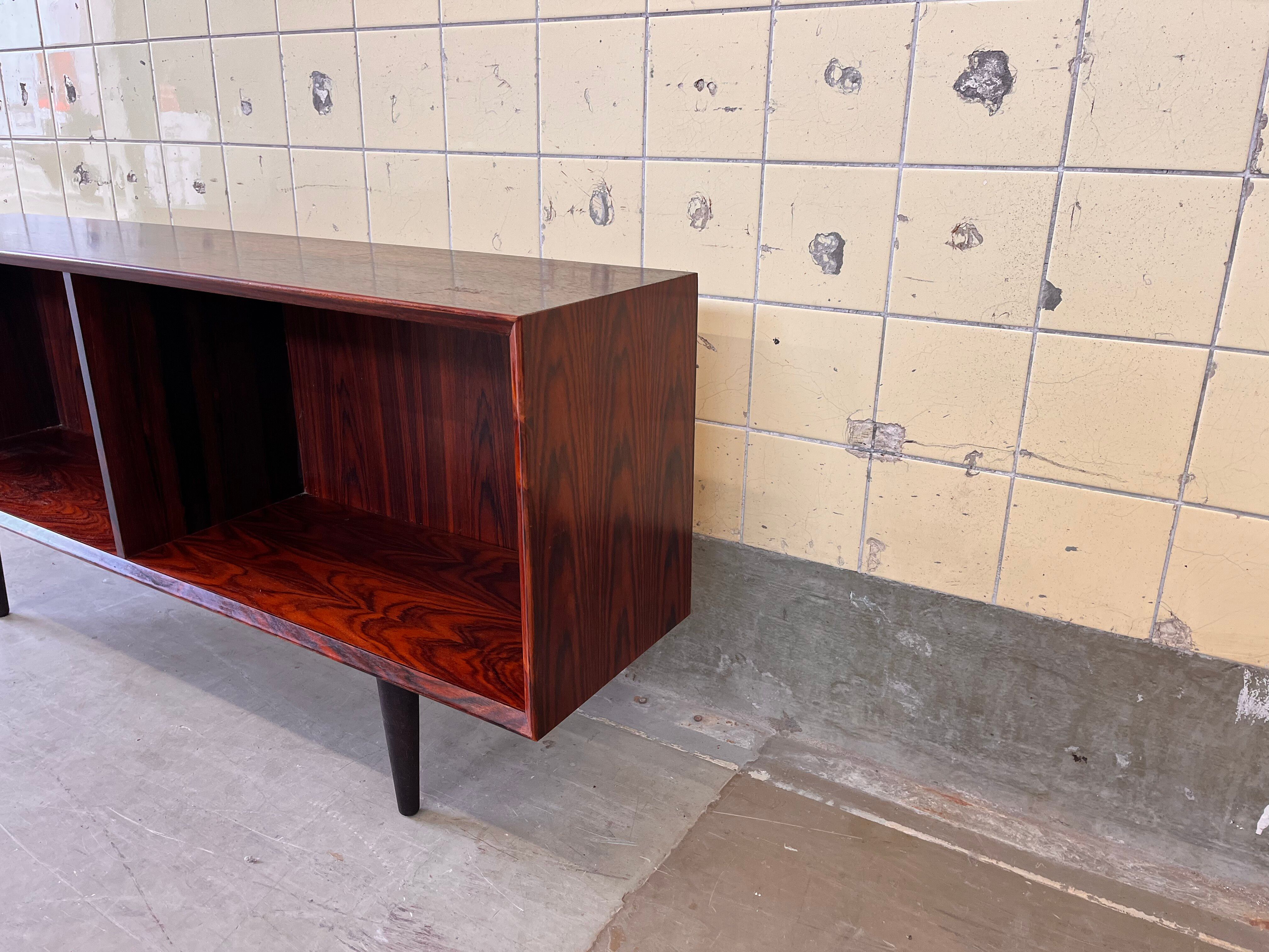 Cabinet en bois de rose par E. Brouer