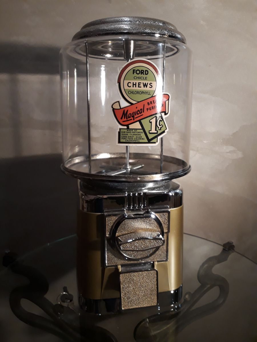 Dispenser chewing gum and candy. Vintage style, 80s globe in acrilique, close to new. Functional