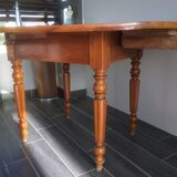 Table ovale en merisier époque Louis Philippe