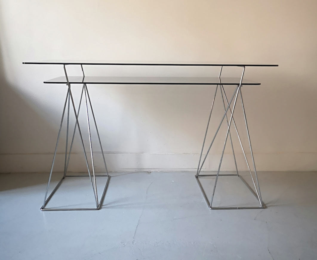 Design desk in smoked glass and wired metal
