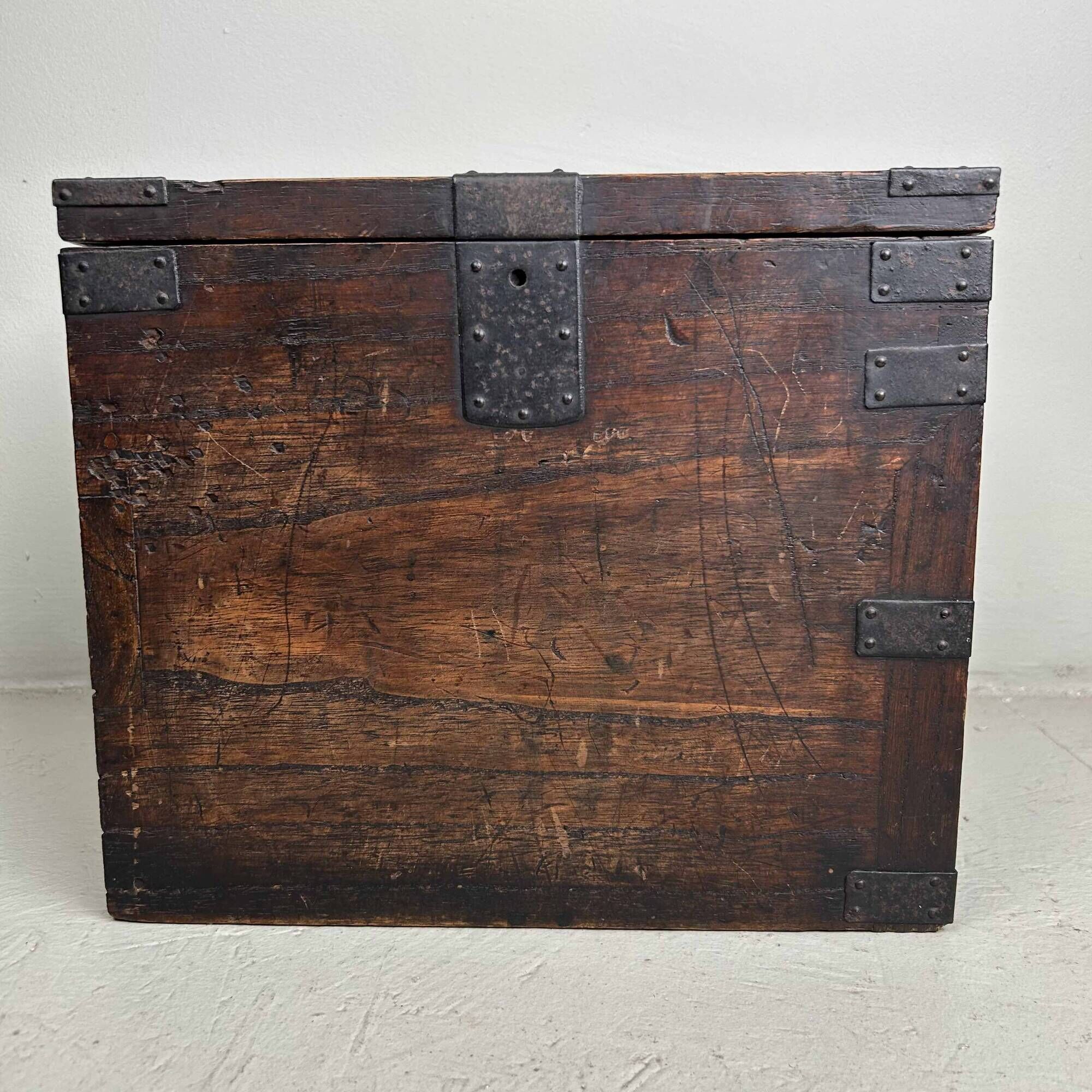 Antique Kake-suzuri (懸硯) from the Meiji period, Japan.