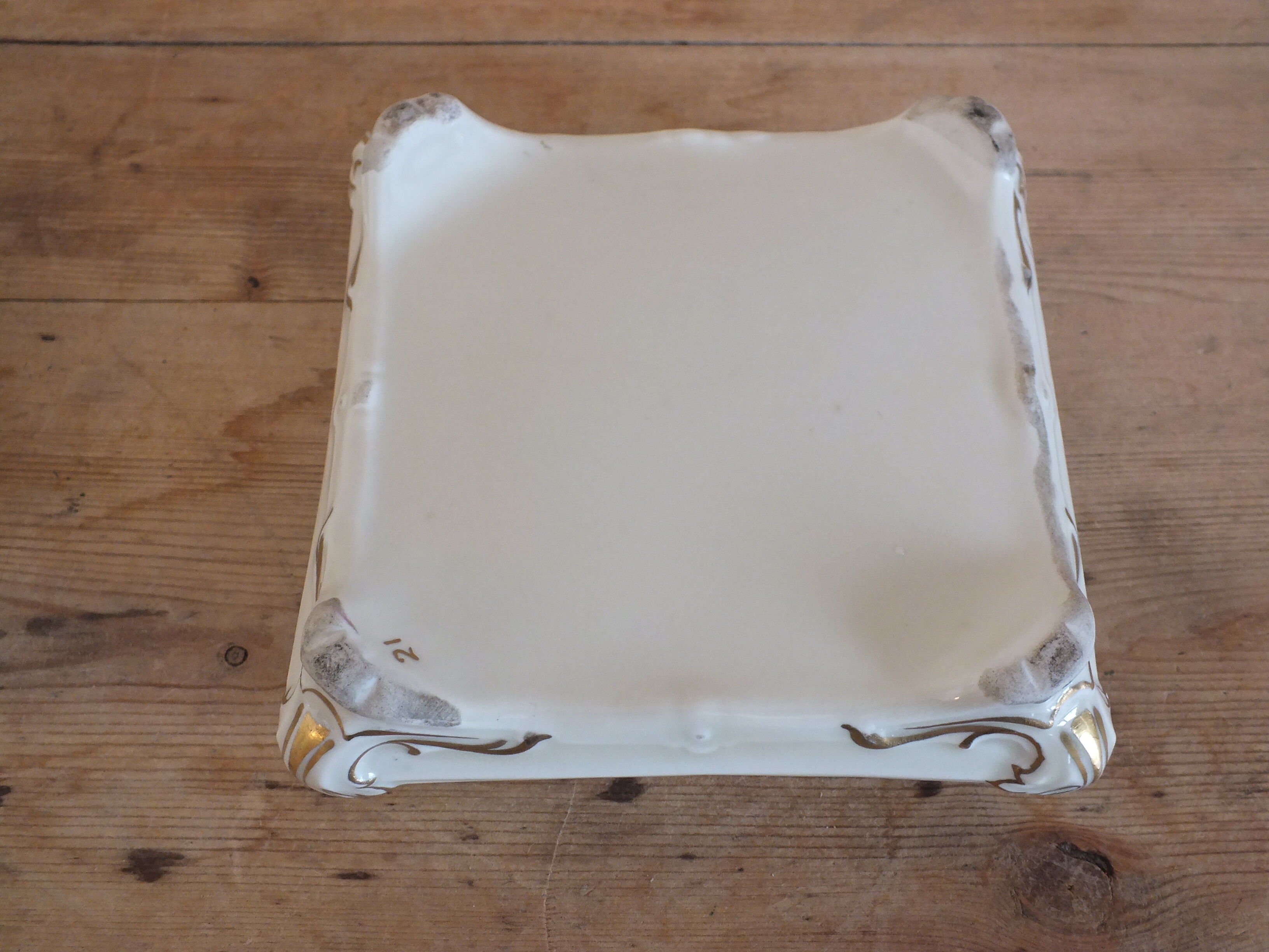 Porcelain candy box floral decoration