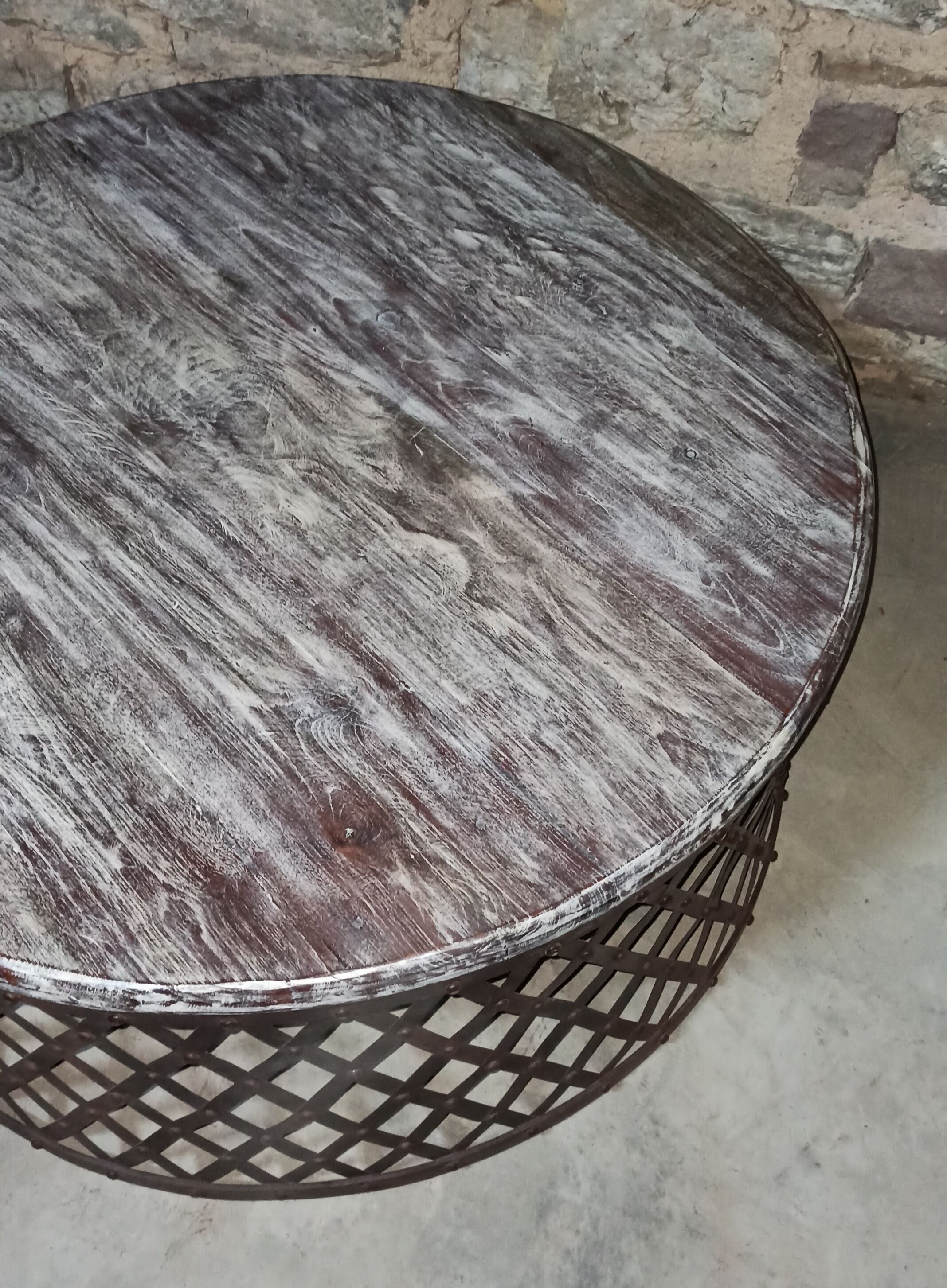 Table basse ronde en bois avec pieds métal