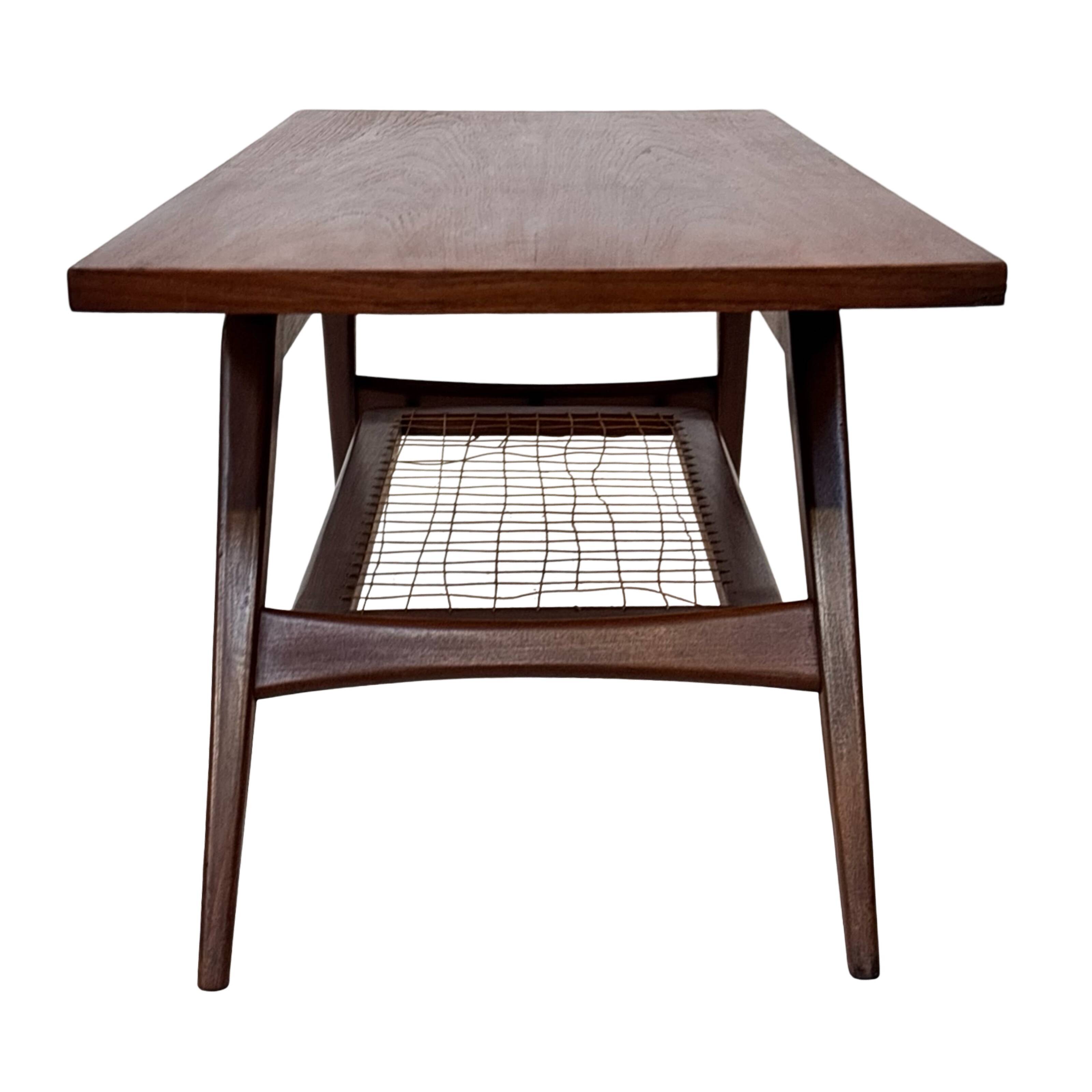Table basse en teck dans le style de Louis van Teeffelen, années 1960