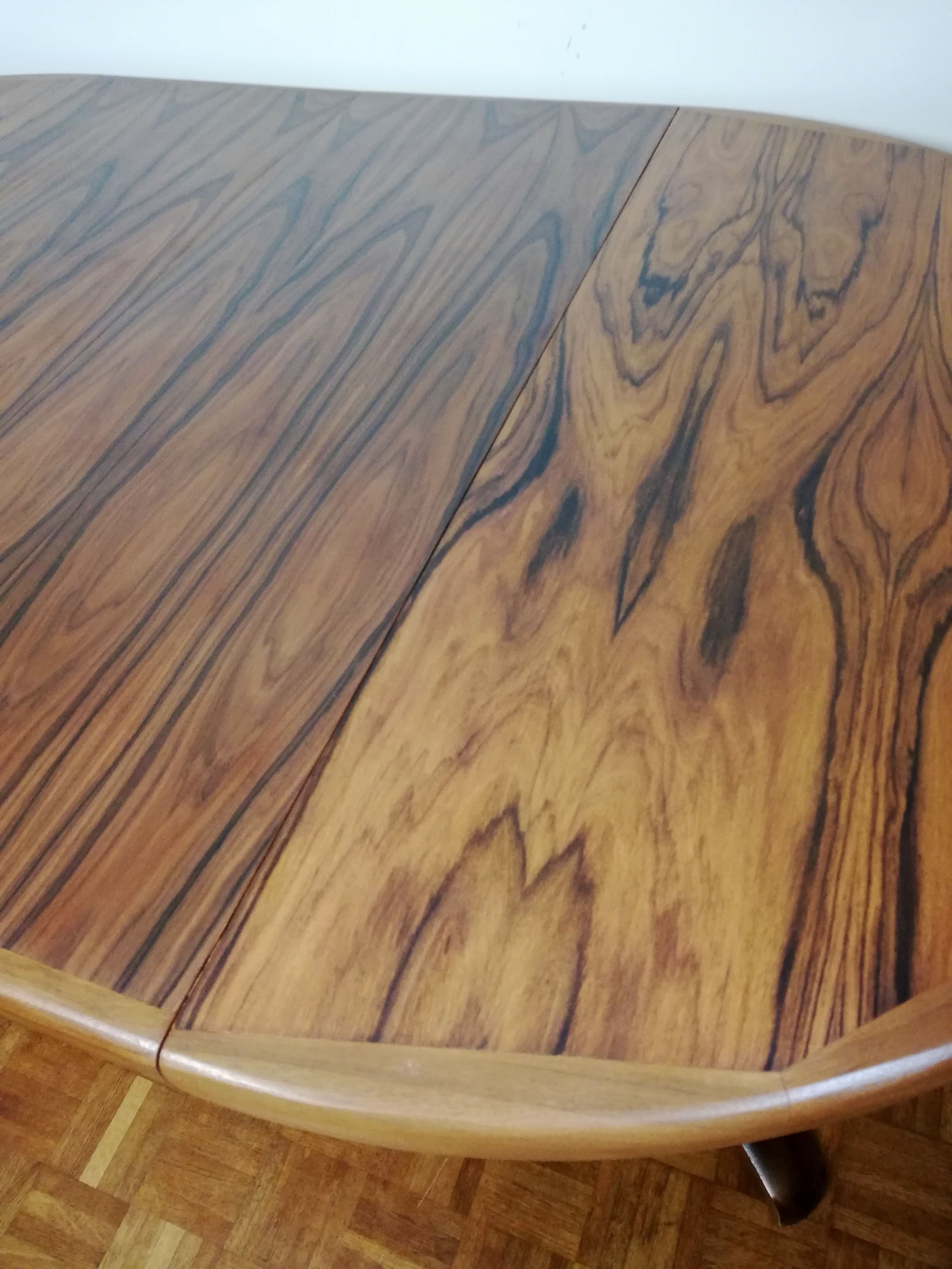 Central-footed rosewood round table