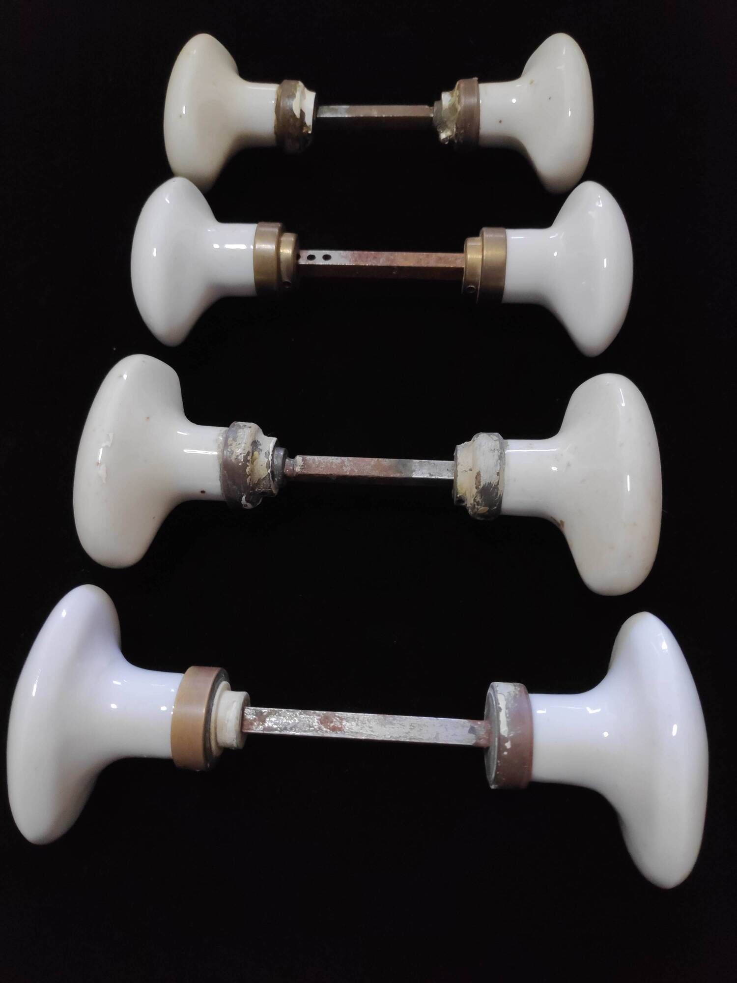 Set of 4 pairs of porcelain handles (B-0023)