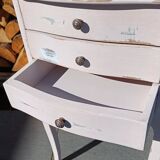Small patinated vintage chest of drawers/bedside table
