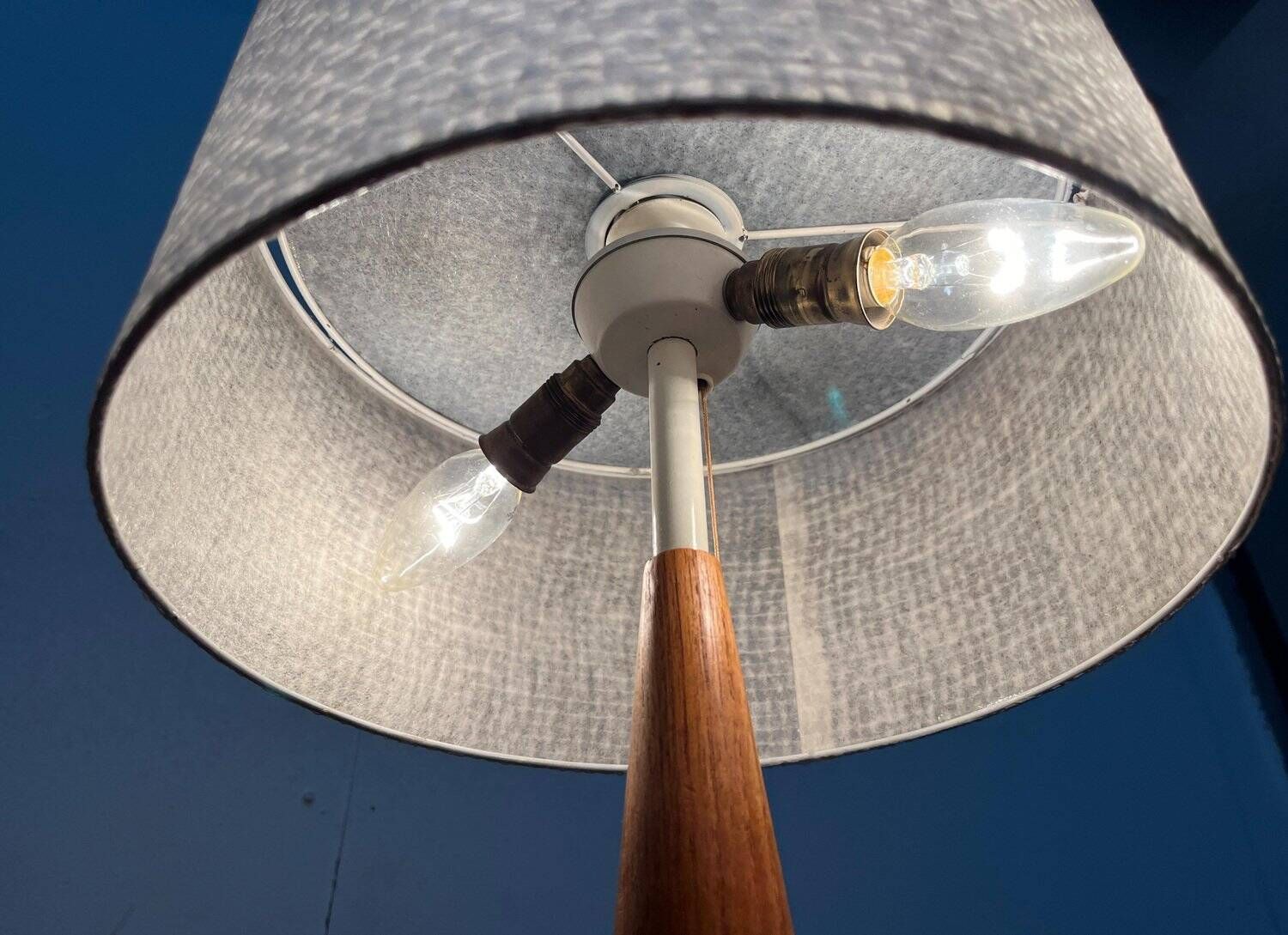 Lampe de table en teck minimaliste du milieu du siècle, années 1960