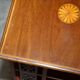 Table d'appoint bibliothèque tournante style Sheraton en bois dur et satinwood
