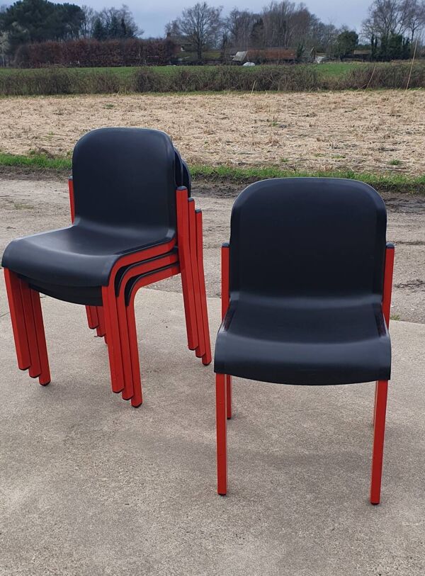 Lot de 4 chaises empilables Typy Massimo Papiri noir rouge postmoderne années 1990