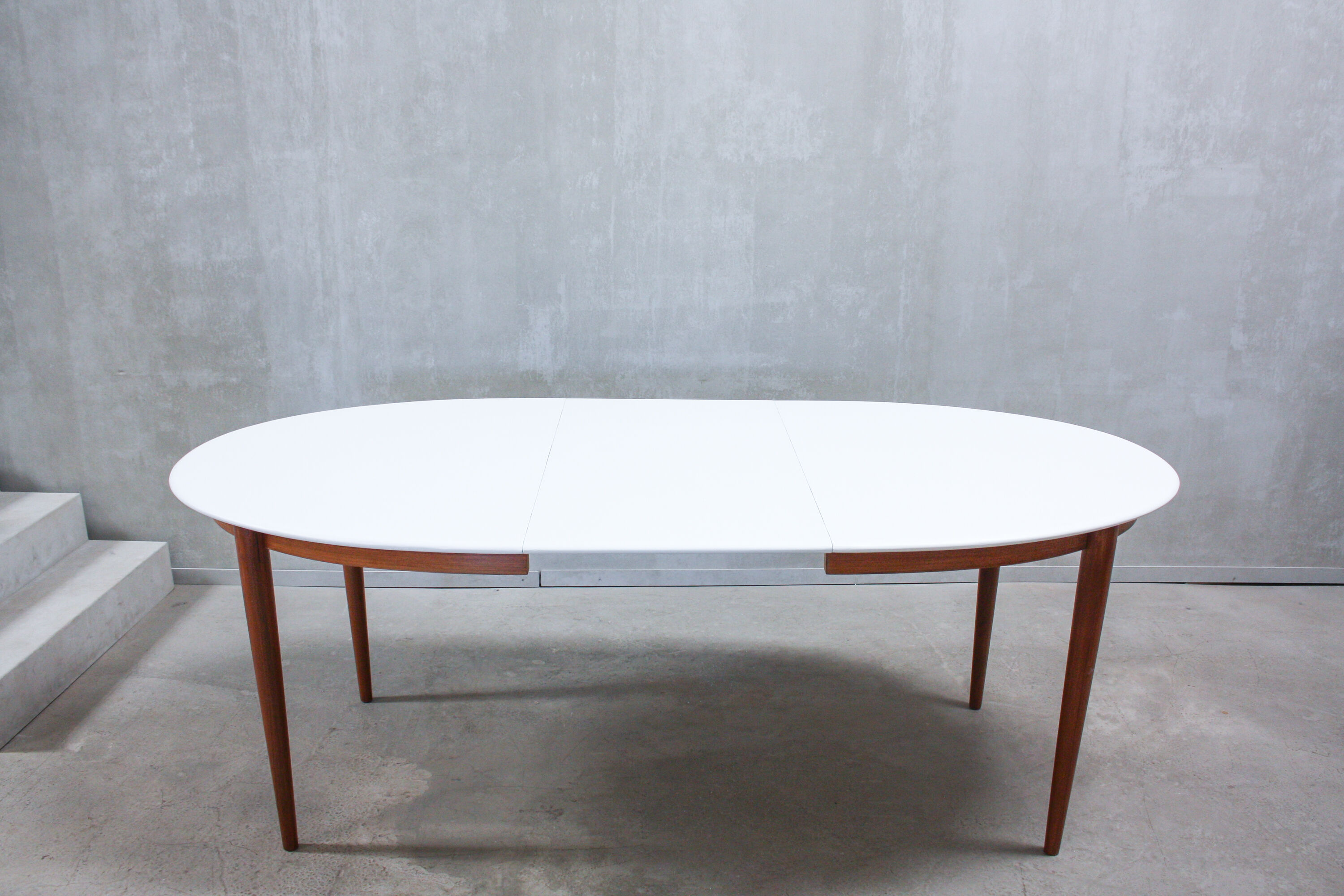 Vintage oval dining table, 1960
