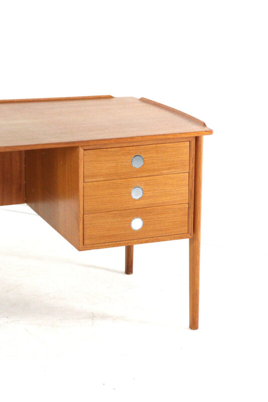 Bureau Dyrlund en teck de design danois moderne du milieu du siècle