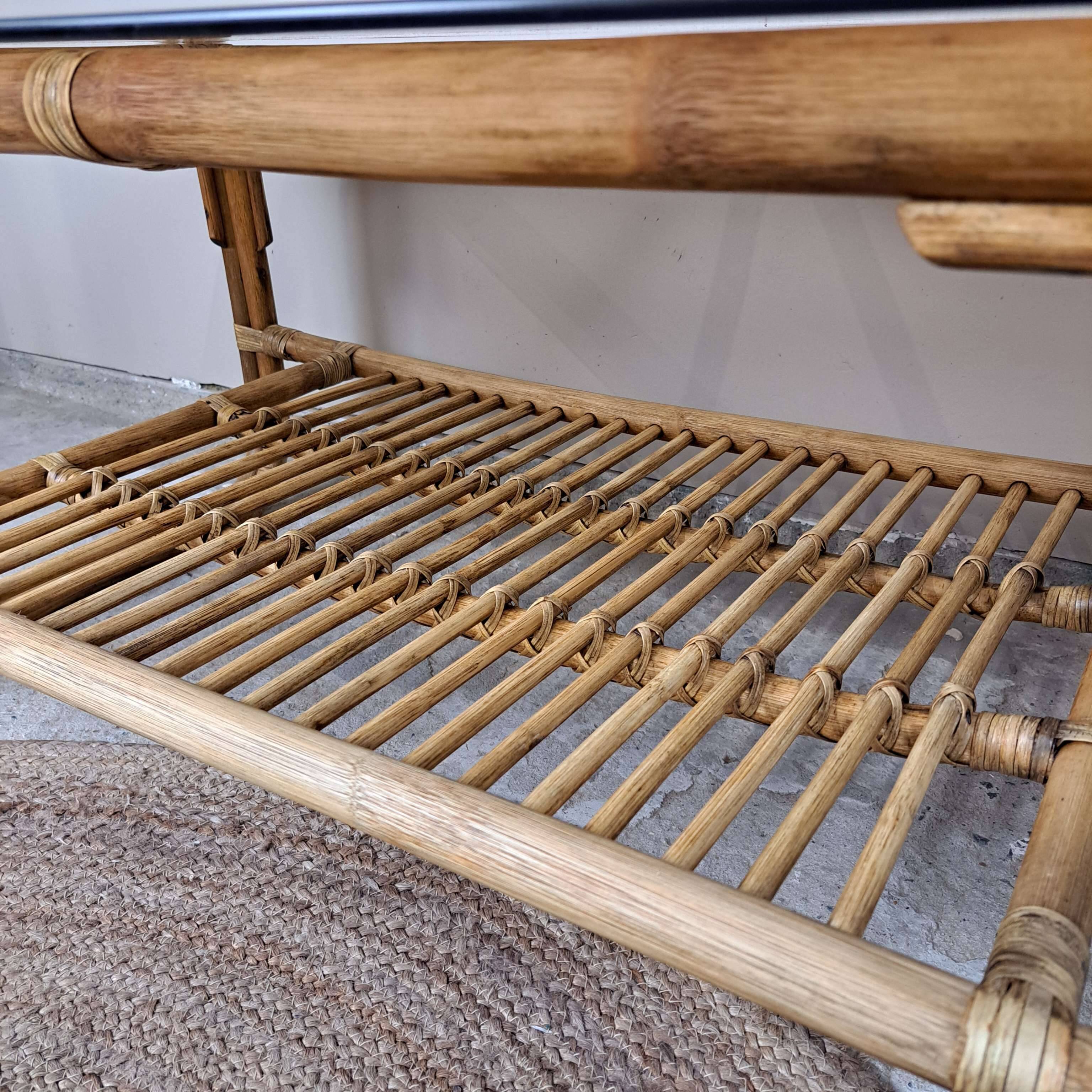 Table basse en rotin