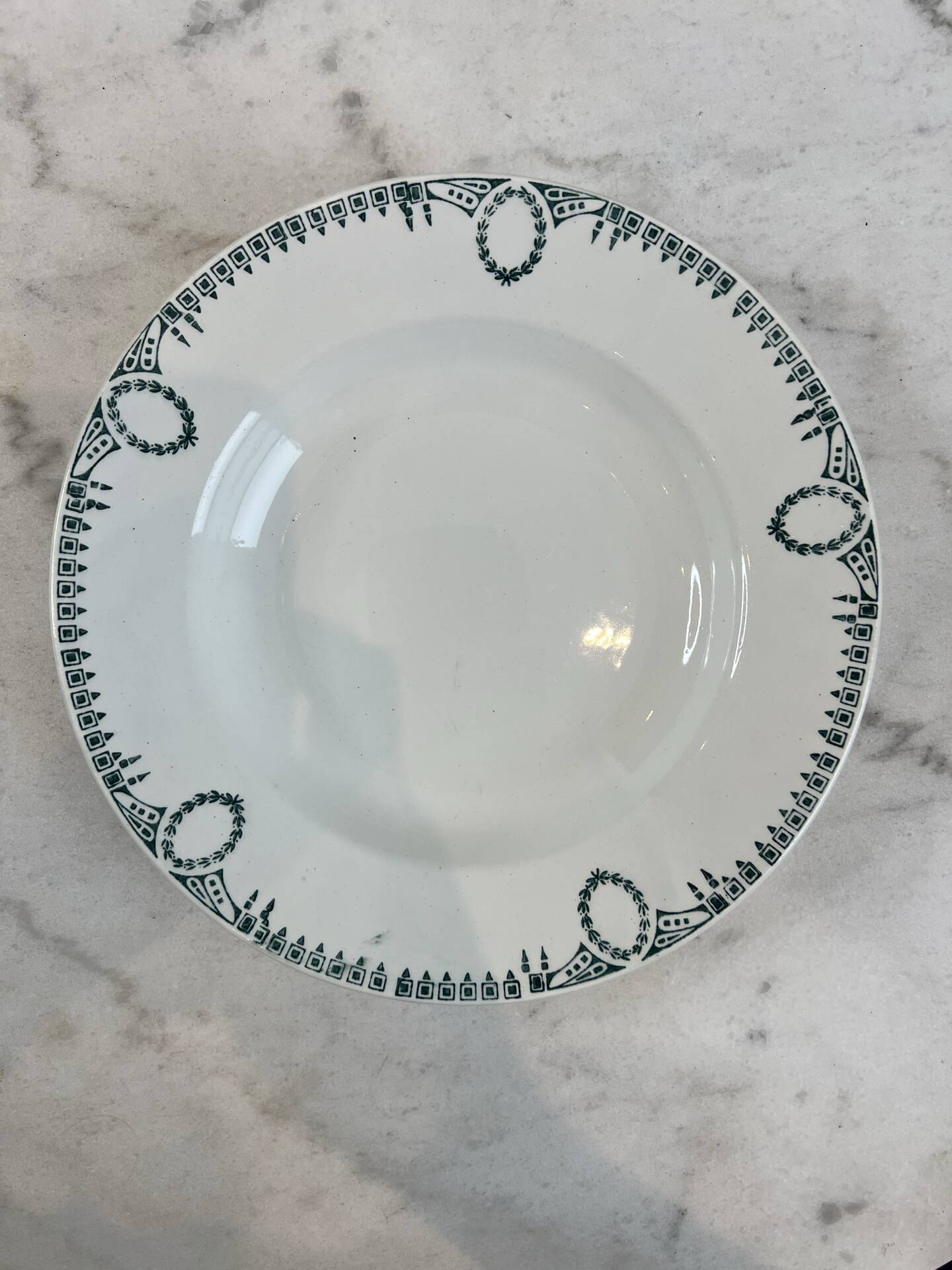 Set of 7 deep plates in earthenware, decorated with a green frieze.